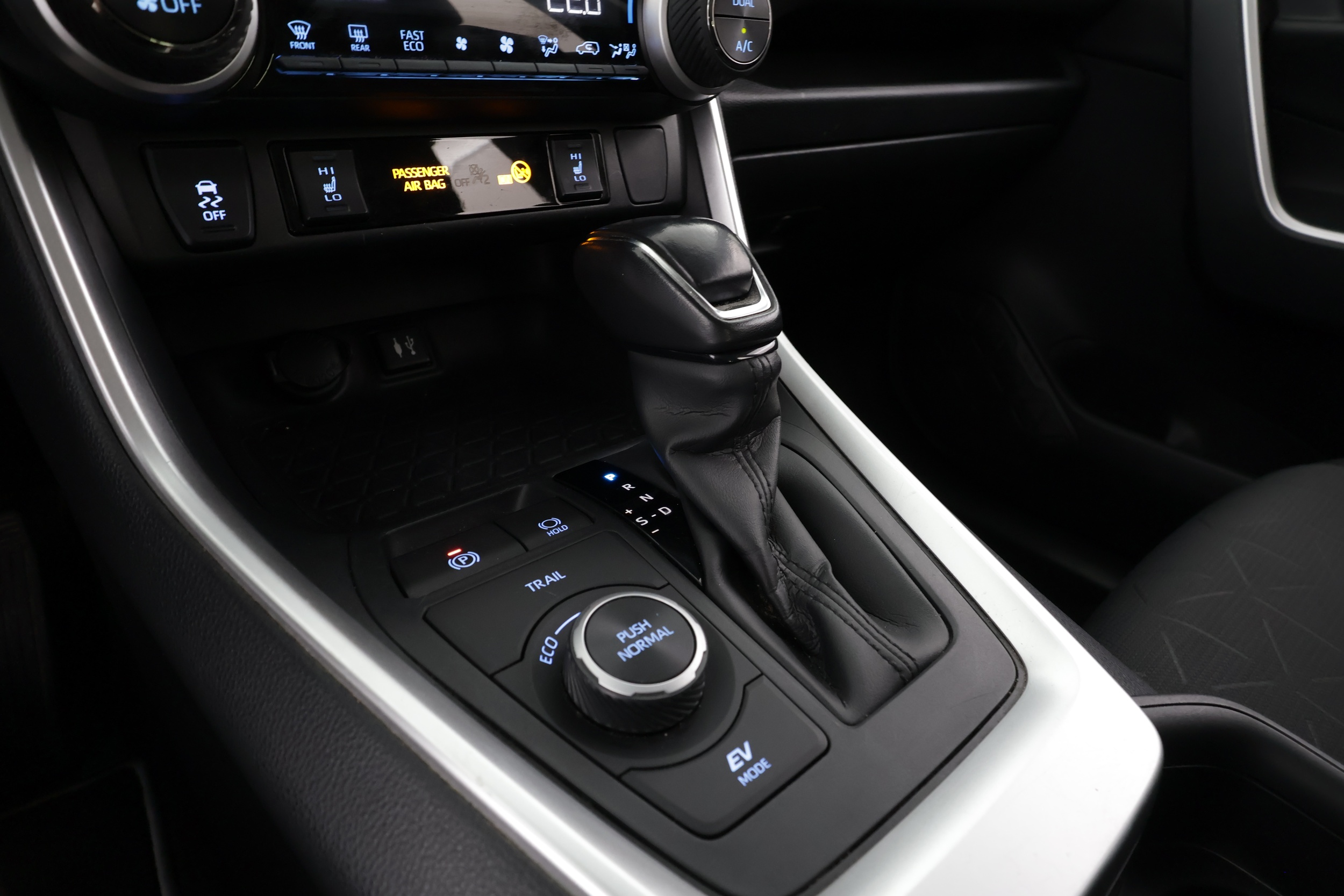 TOYOTA RAV4 2019