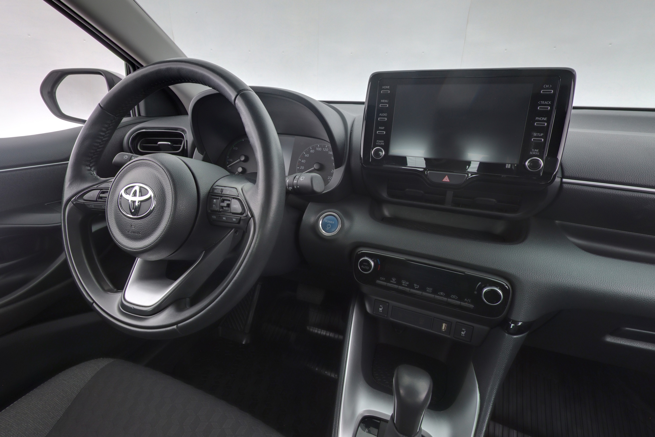 TOYOTA YARIS 2024