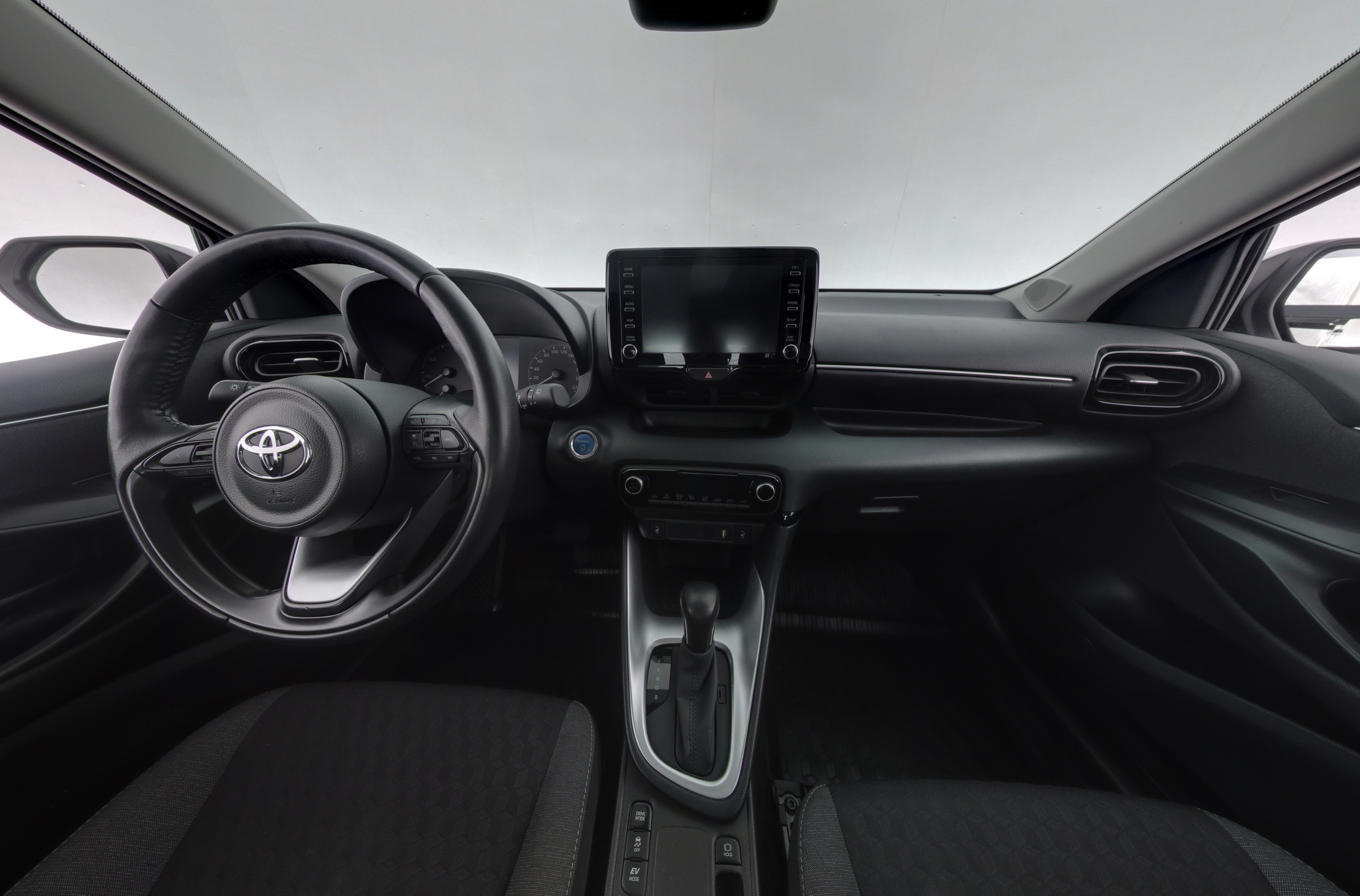 TOYOTA YARIS 2024