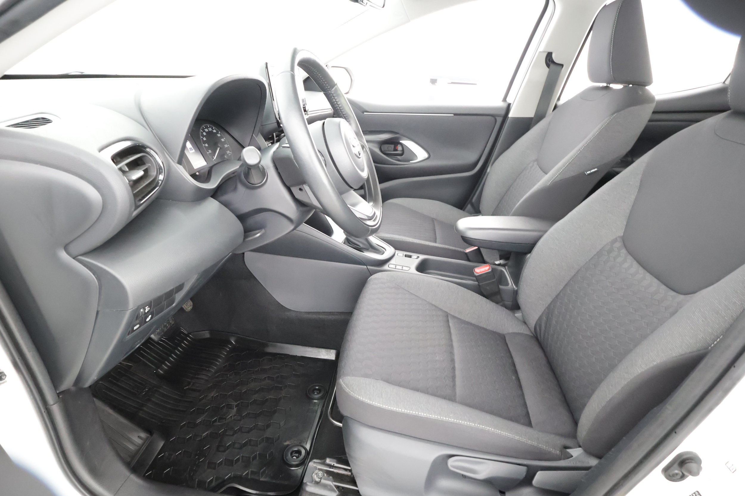 TOYOTA YARIS 2024