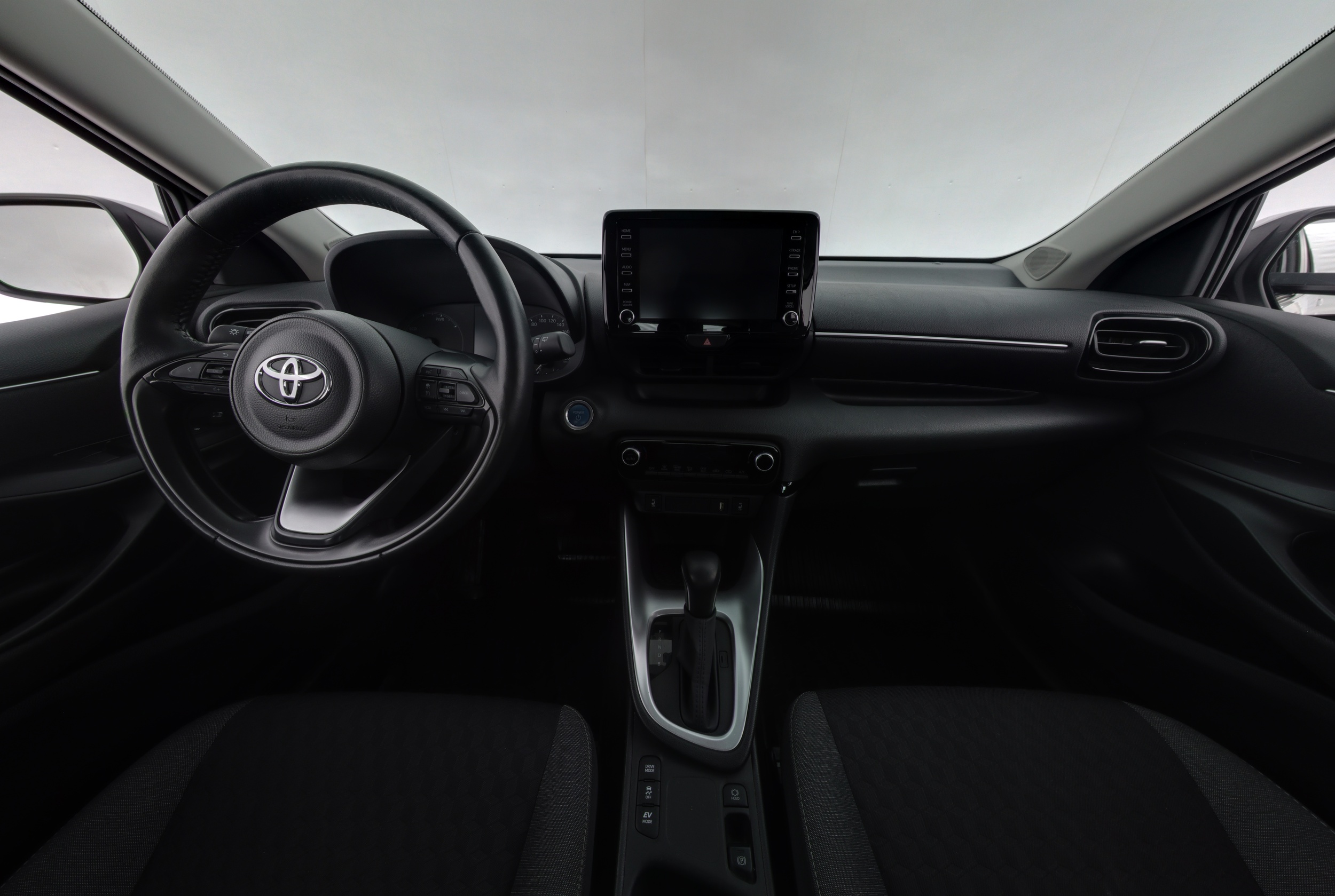 TOYOTA YARIS 2024