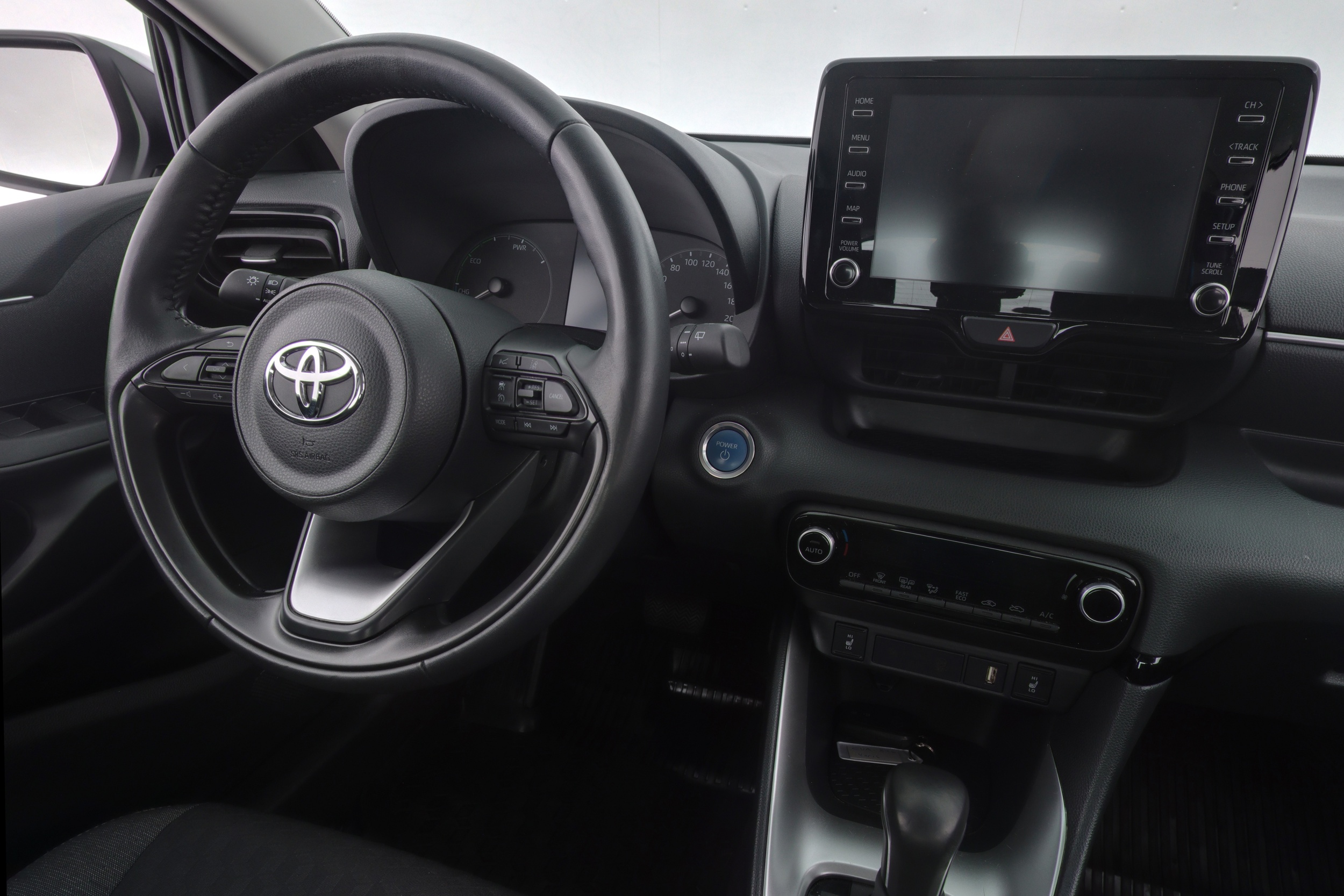TOYOTA YARIS 2024