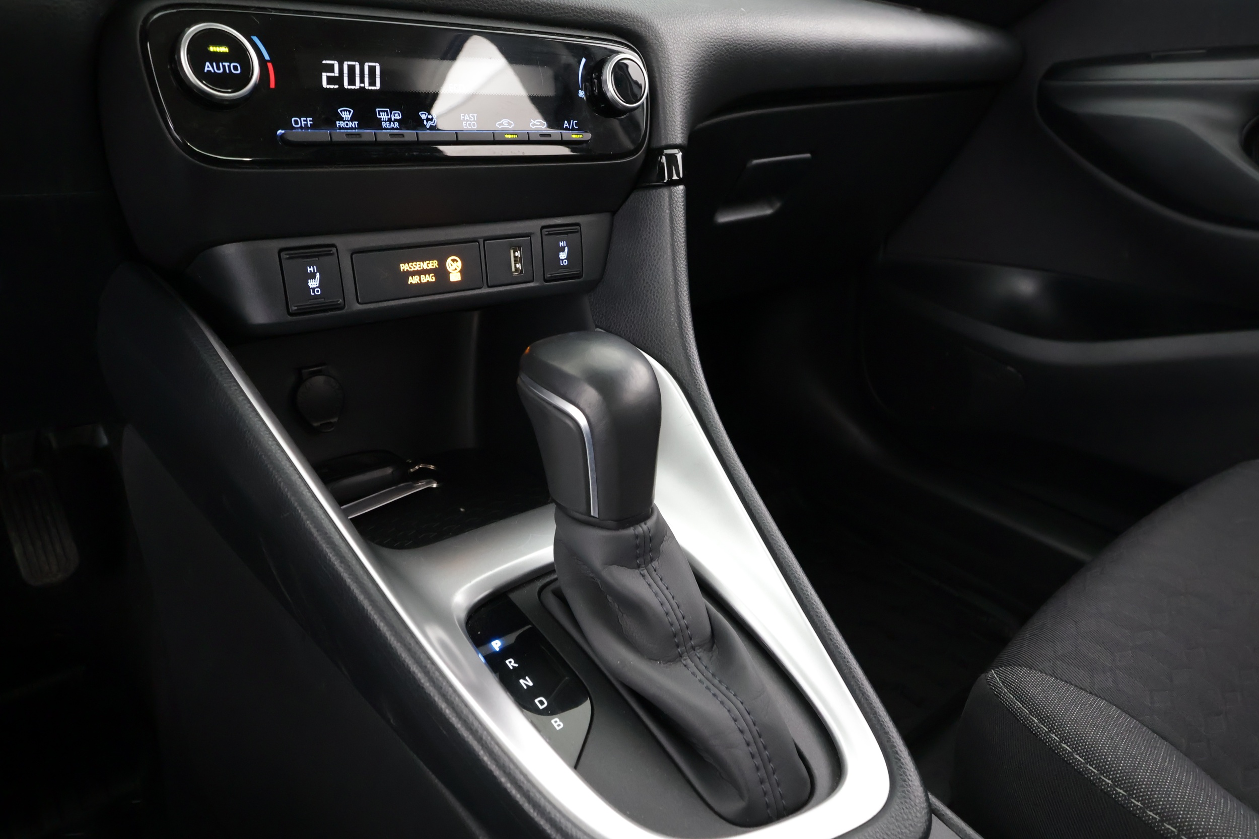 TOYOTA YARIS 2024