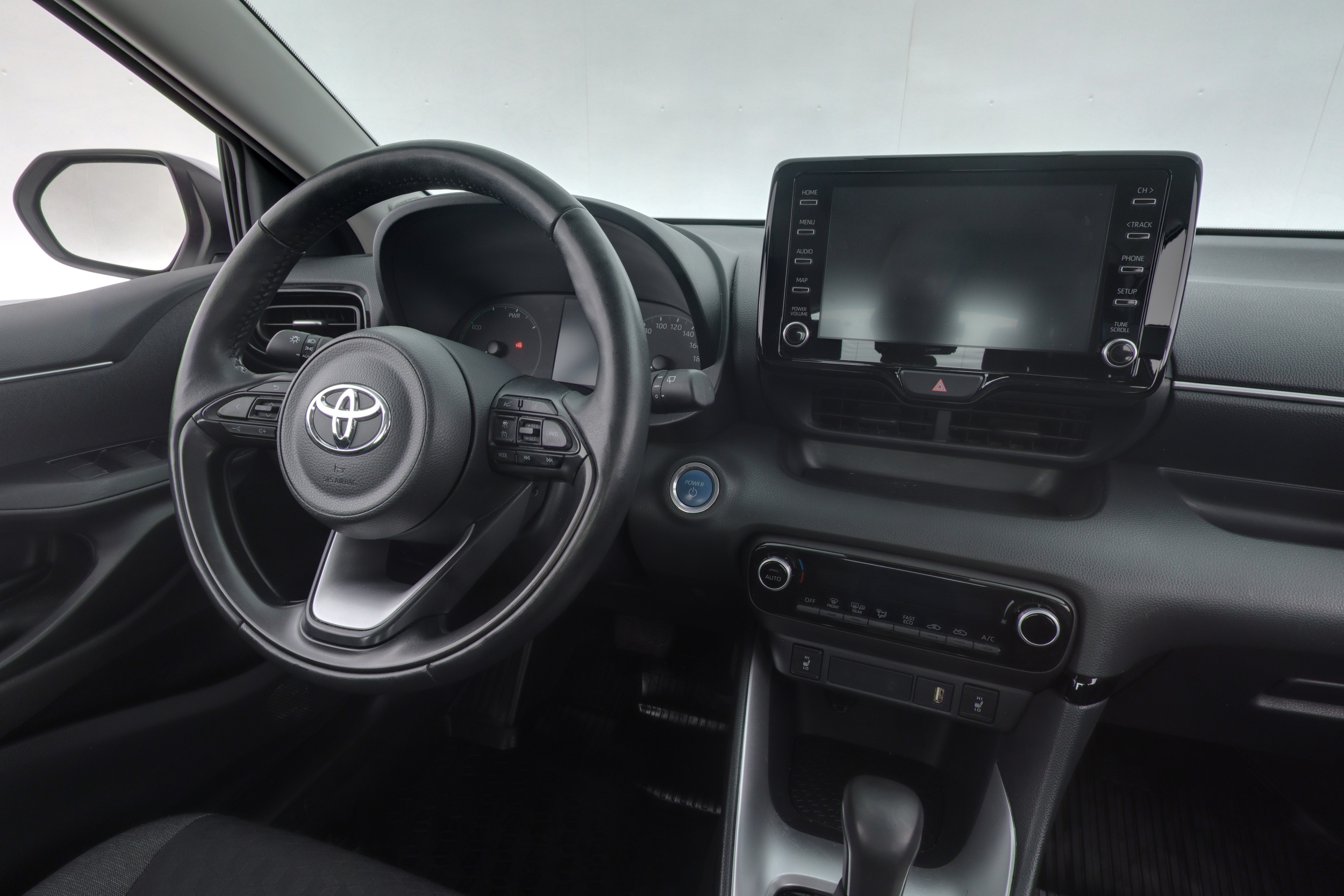 TOYOTA YARIS 2024