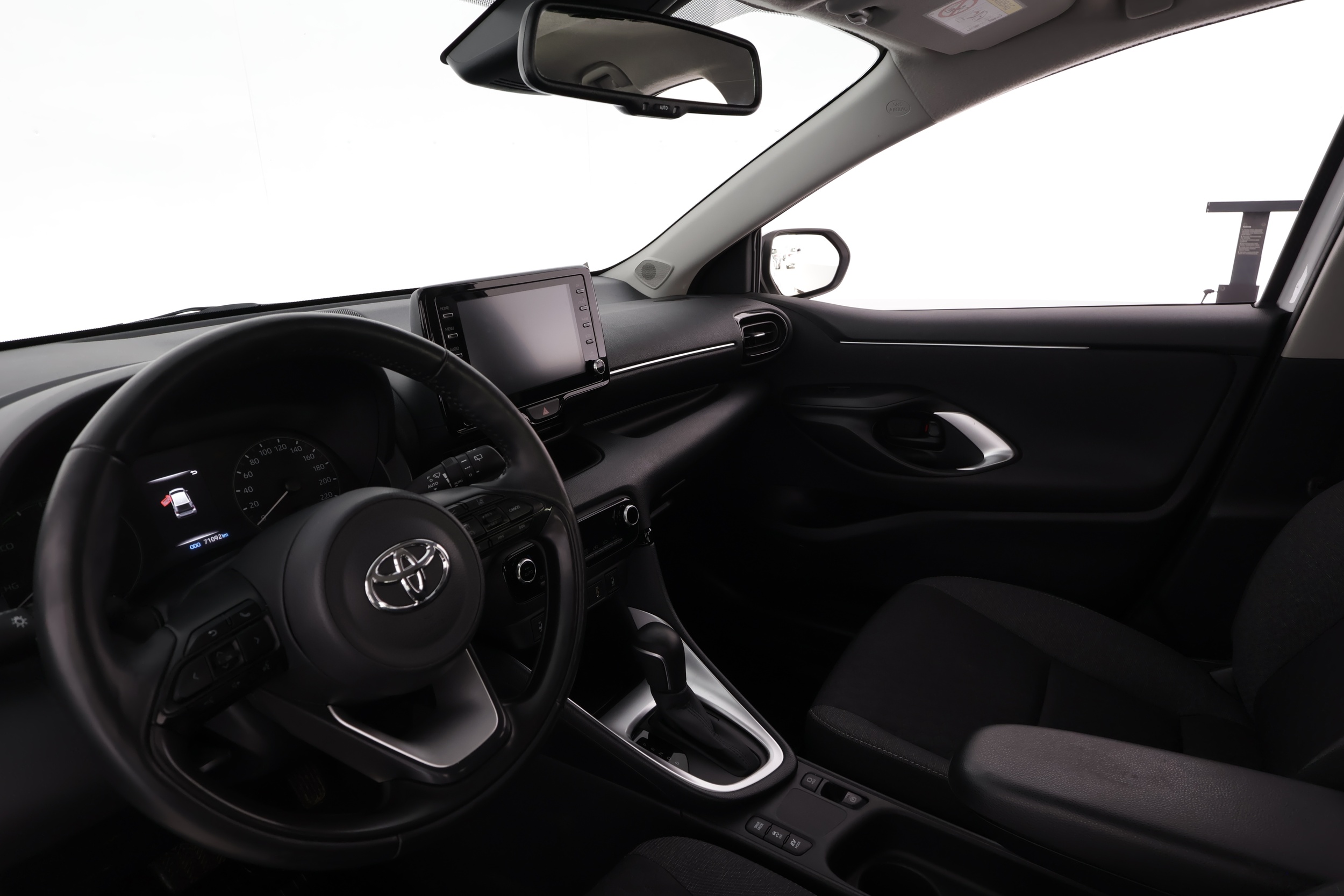 TOYOTA YARIS 2024