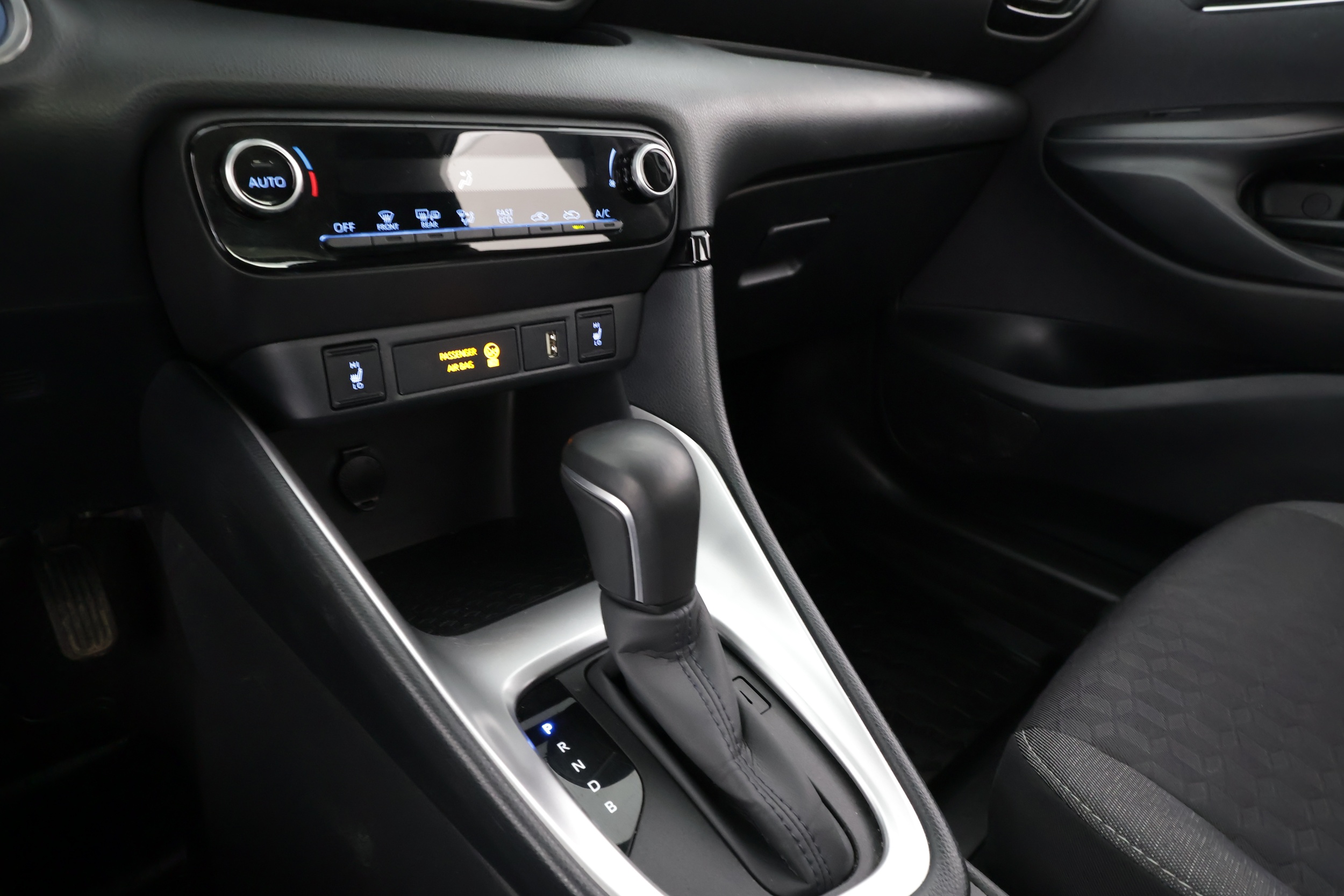 TOYOTA YARIS 2024
