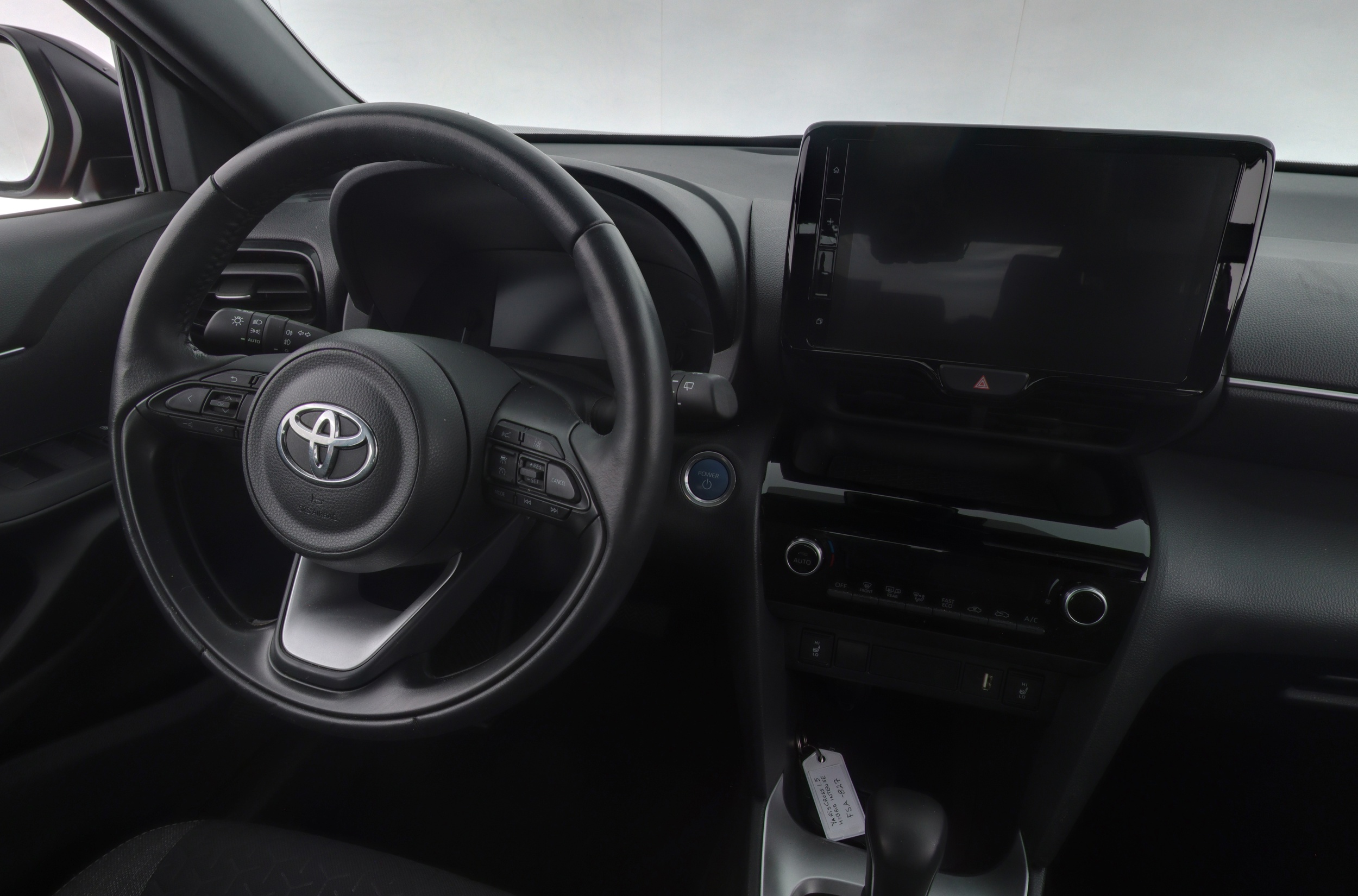 TOYOTA Yaris Cross 2024