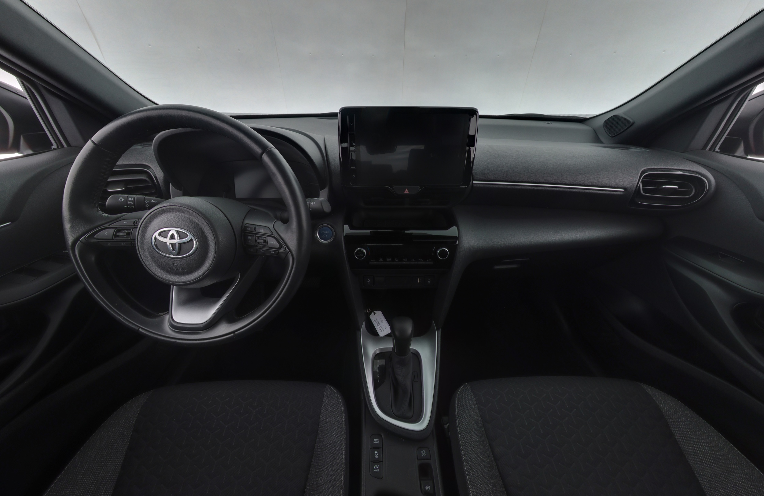 TOYOTA Yaris Cross 2024