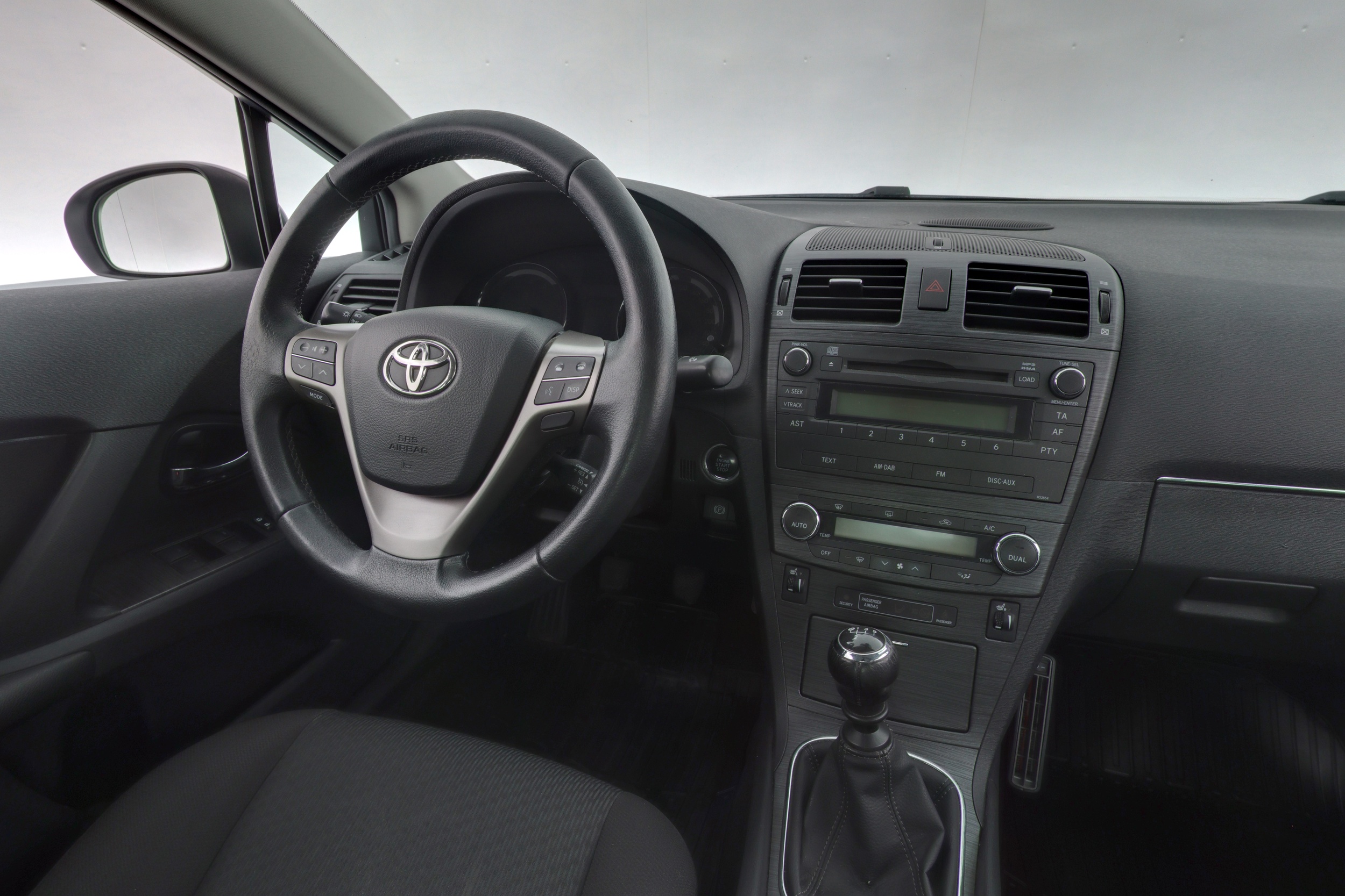 TOYOTA AVENSIS 2011