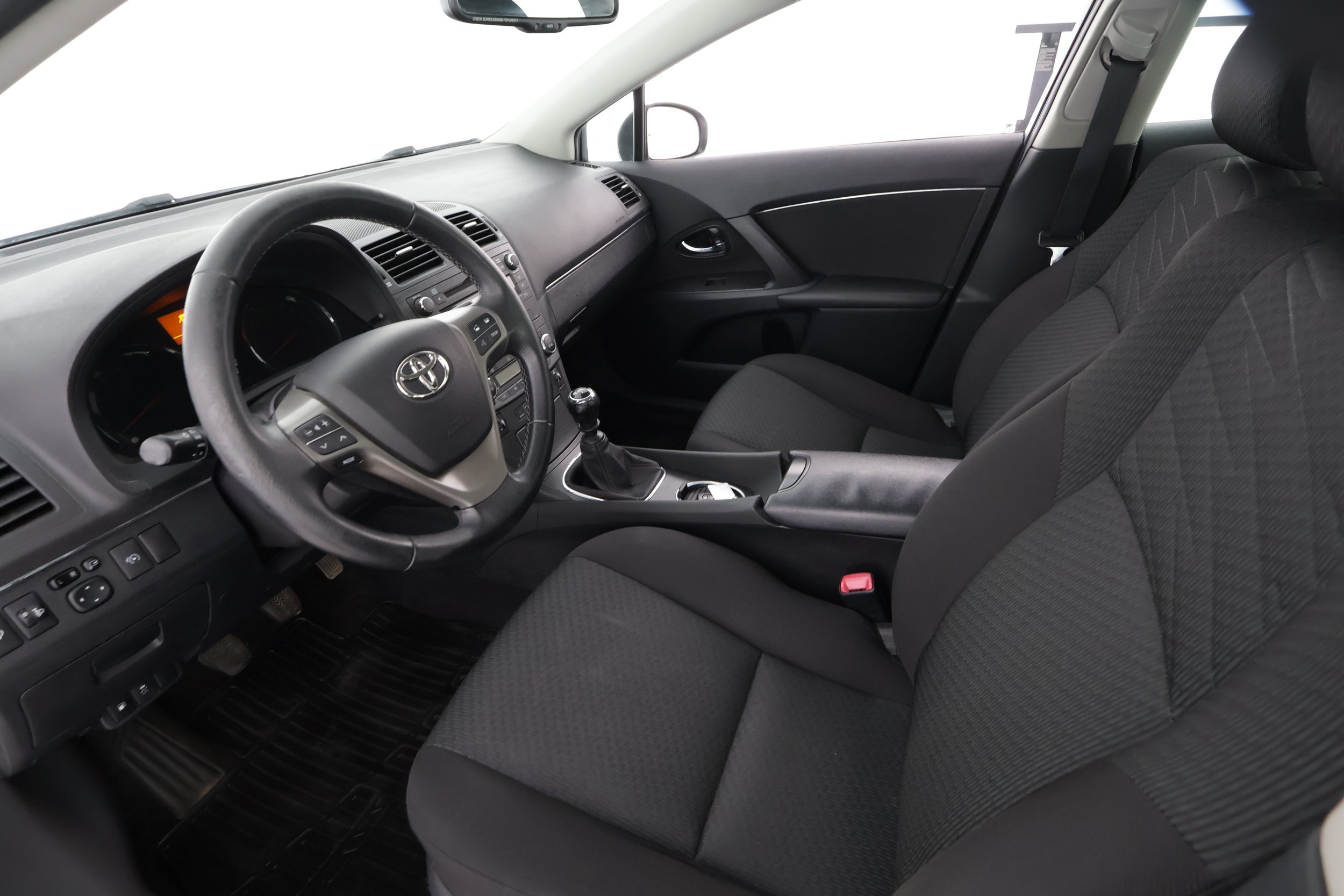 TOYOTA AVENSIS 2011