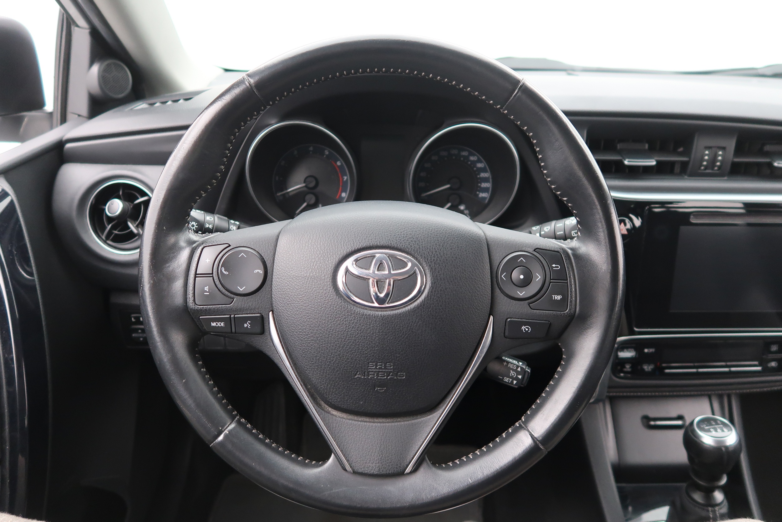 TOYOTA AURIS 2016