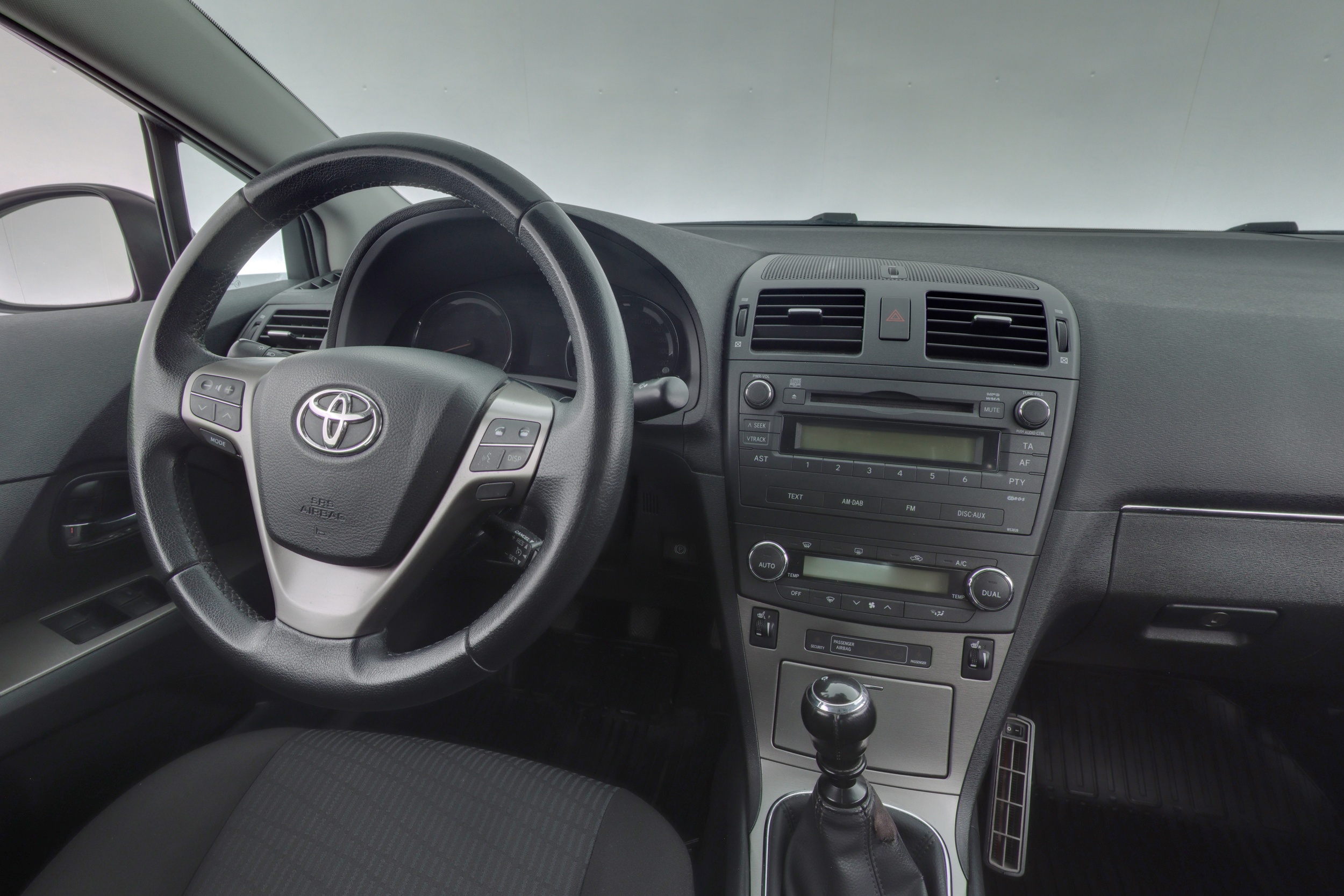 TOYOTA AVENSIS 2010