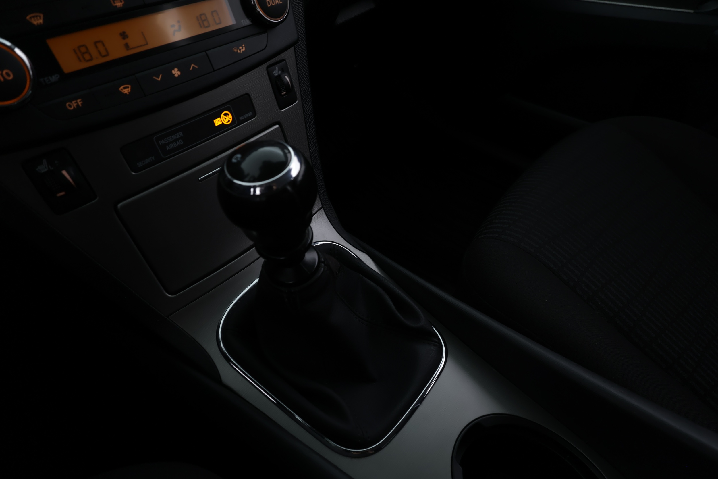 TOYOTA AVENSIS 2010