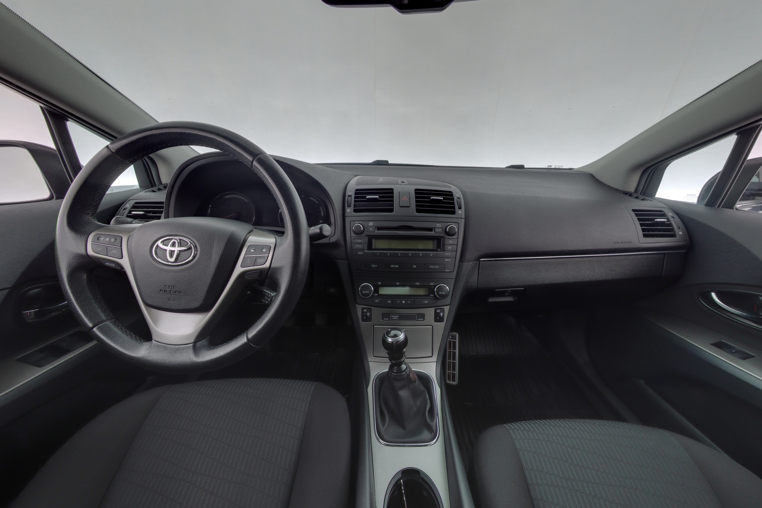 TOYOTA AVENSIS 2010