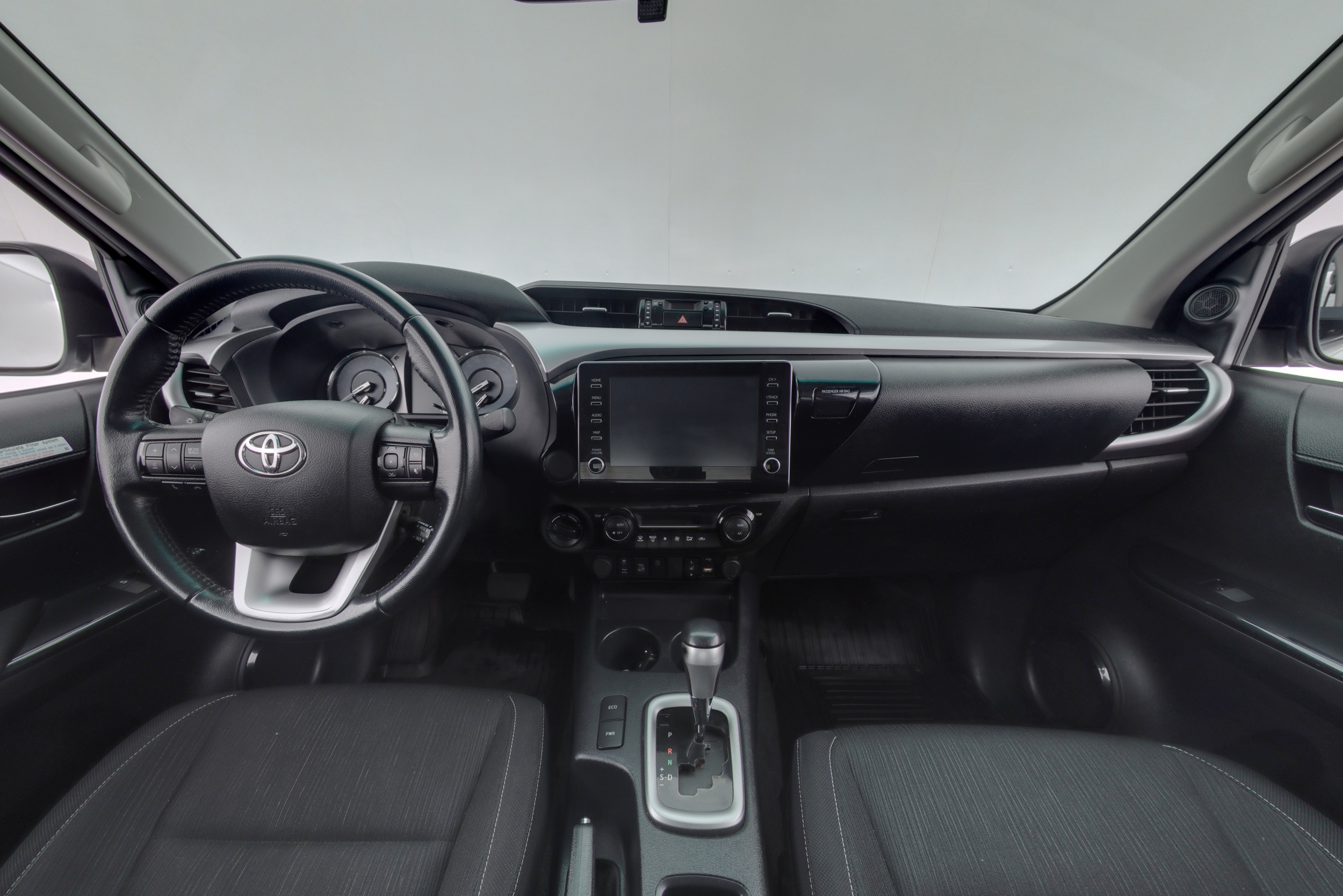 TOYOTA HILUX 2023