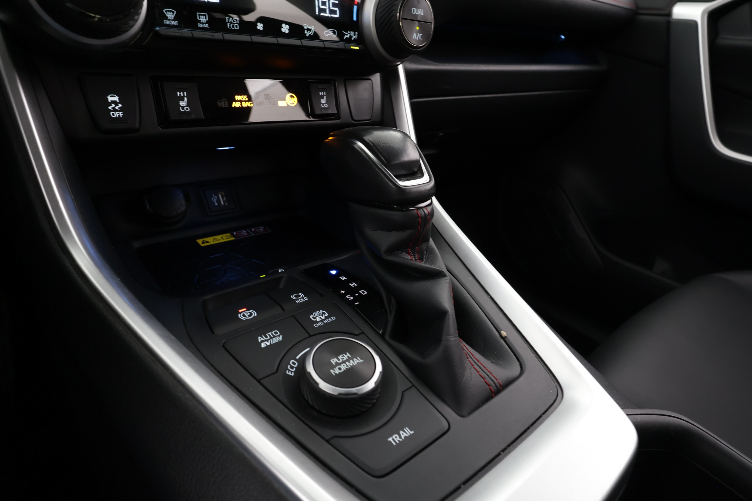 TOYOTA RAV4 Plug-in 2024