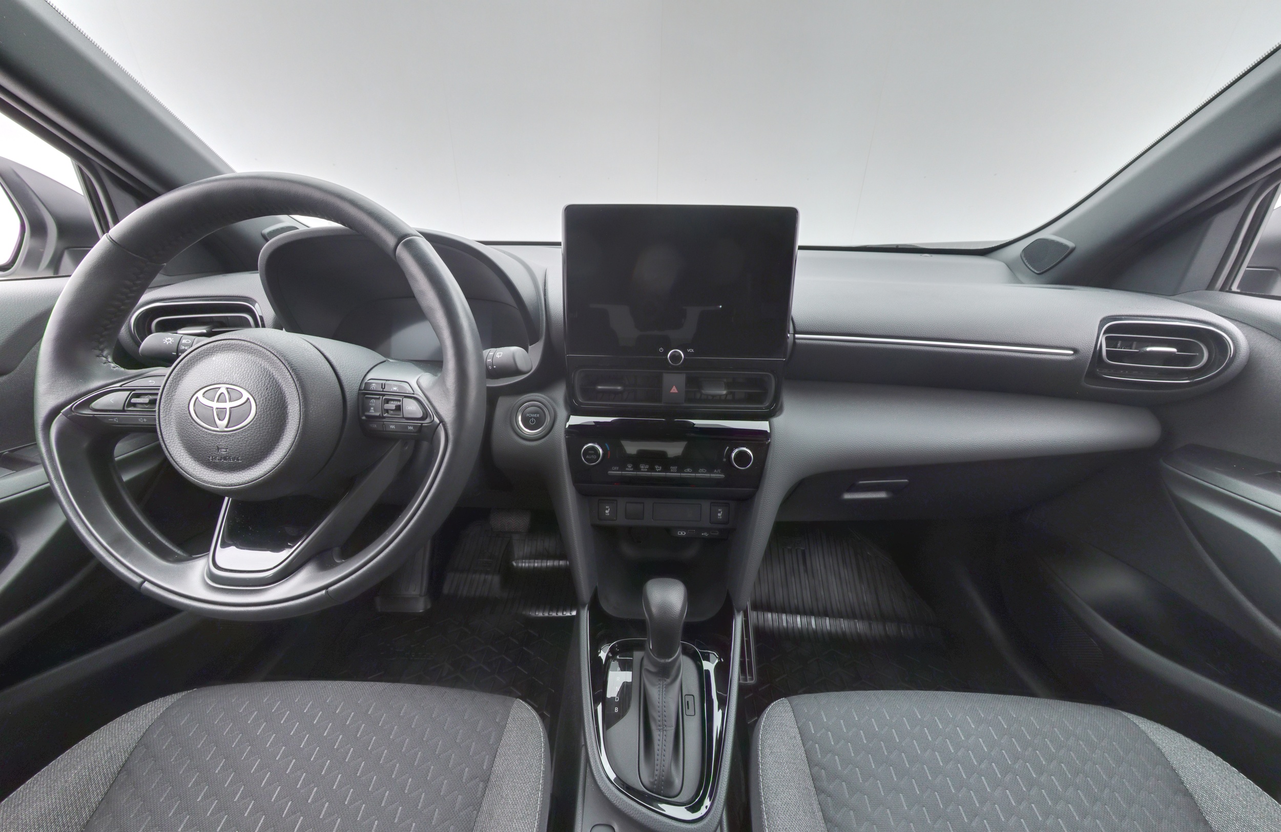 TOYOTA Yaris Cross 2025