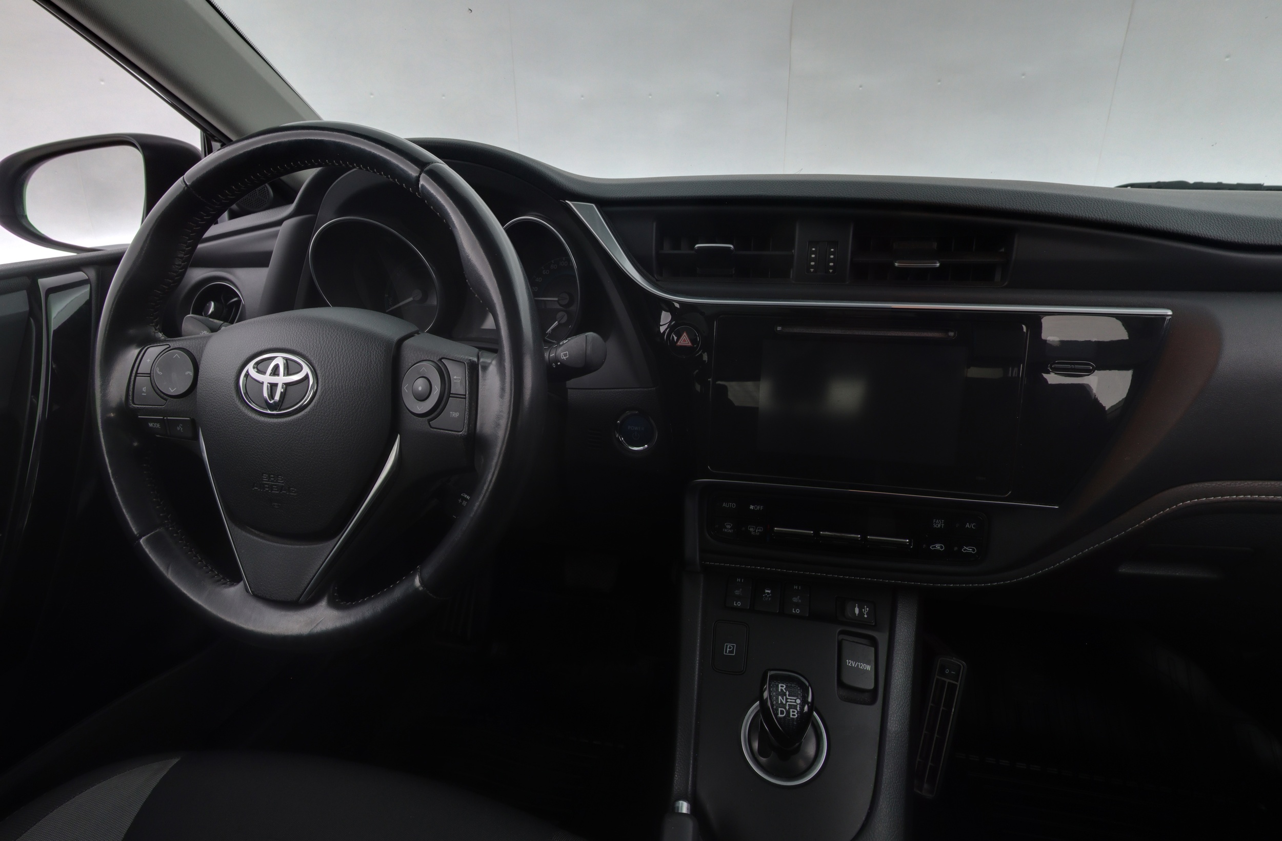 TOYOTA AURIS 2016