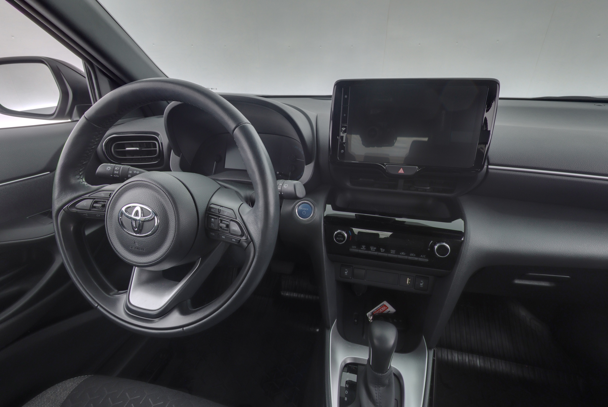 TOYOTA Yaris Cross 2023