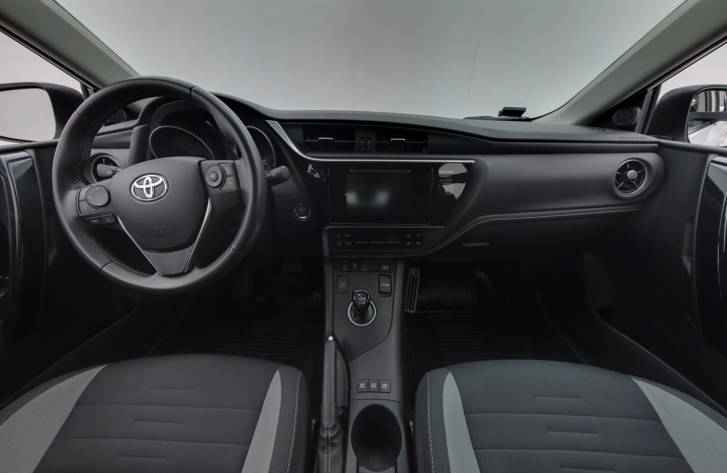 TOYOTA AURIS 2016