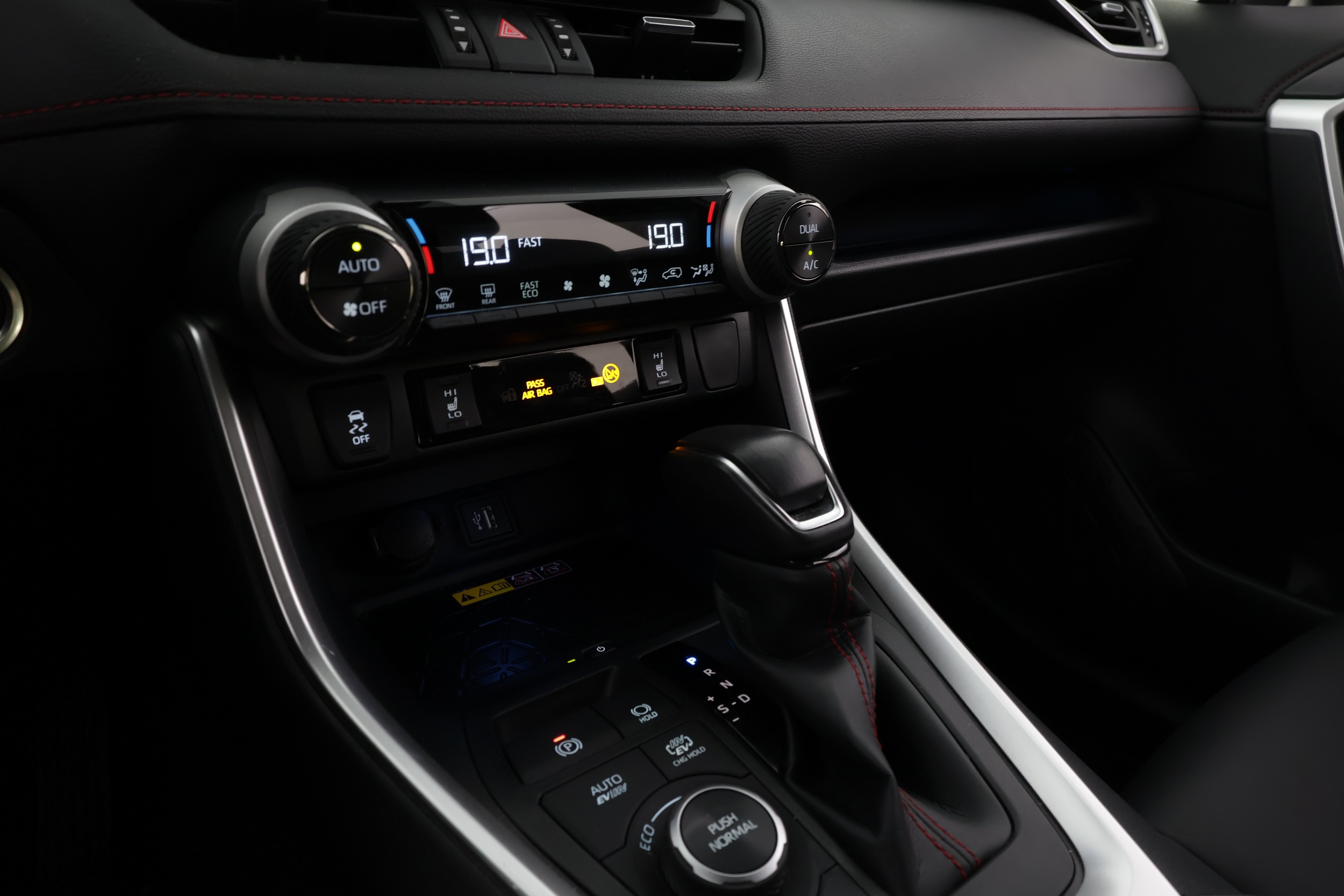 TOYOTA RAV4 Plug-in 2025