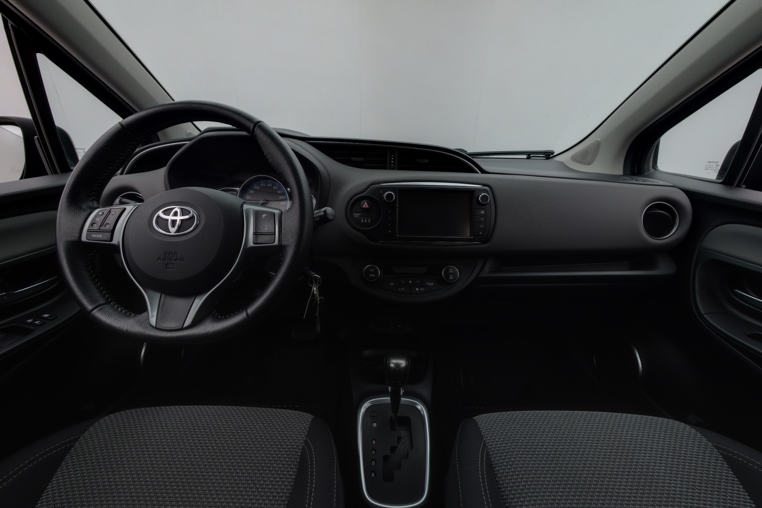 TOYOTA YARIS 2016