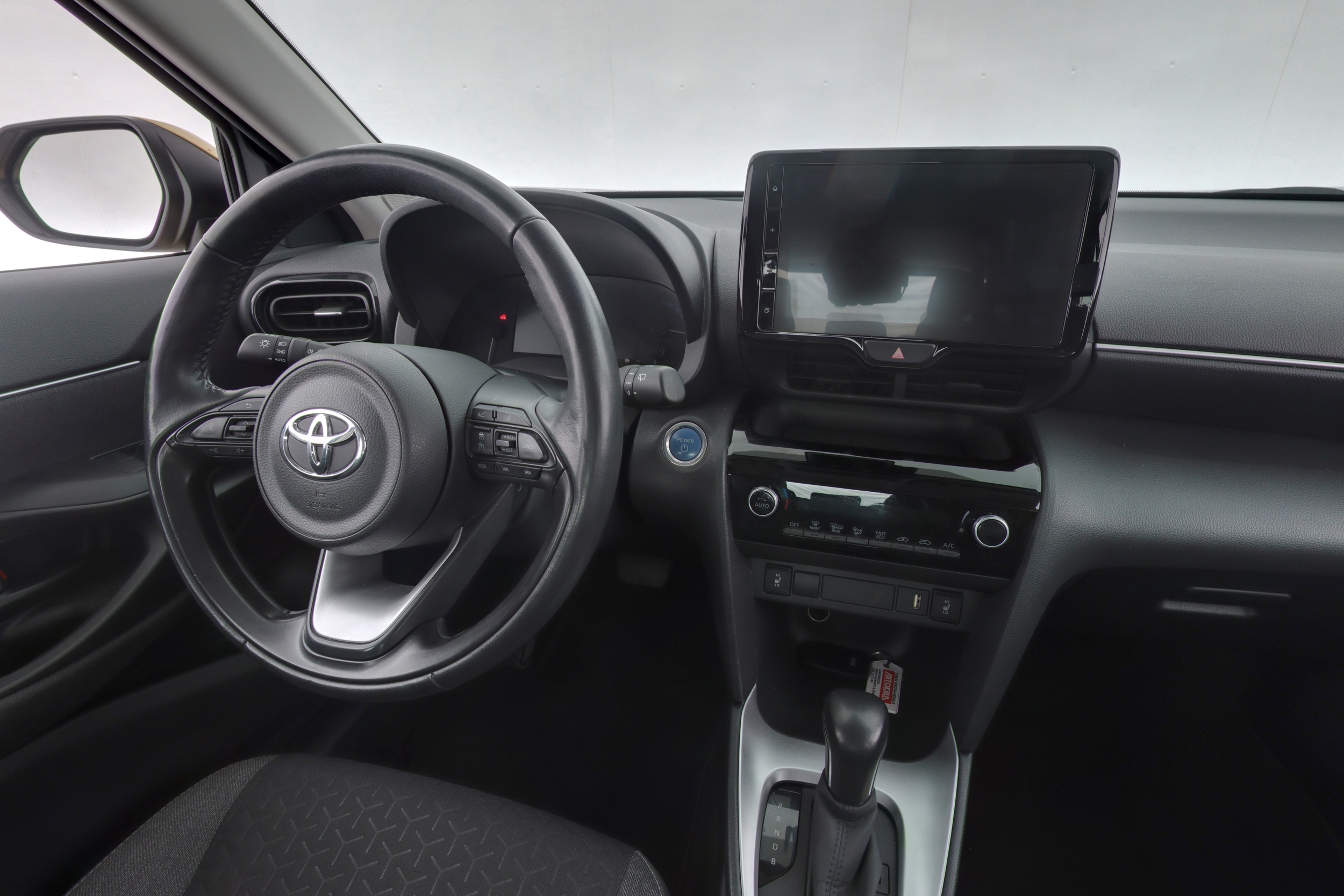 TOYOTA Yaris Cross 2024