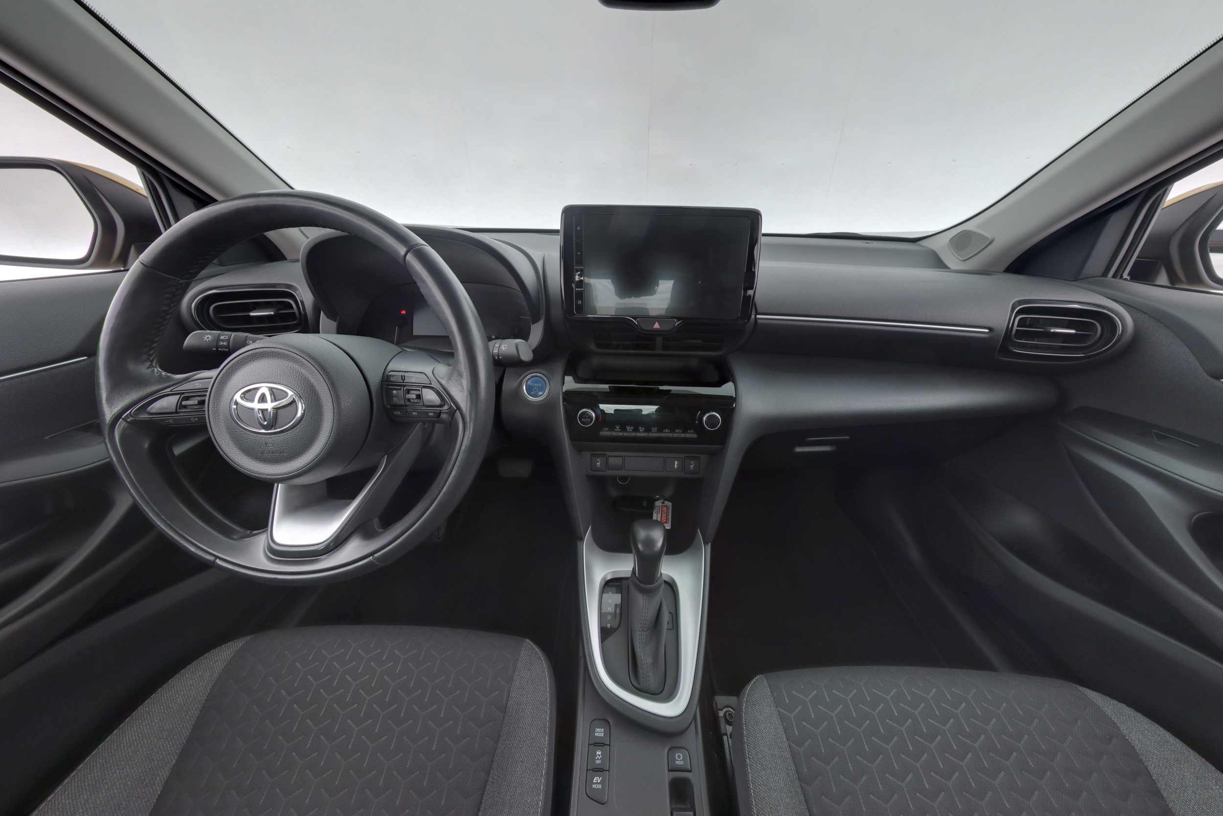 TOYOTA Yaris Cross 2024