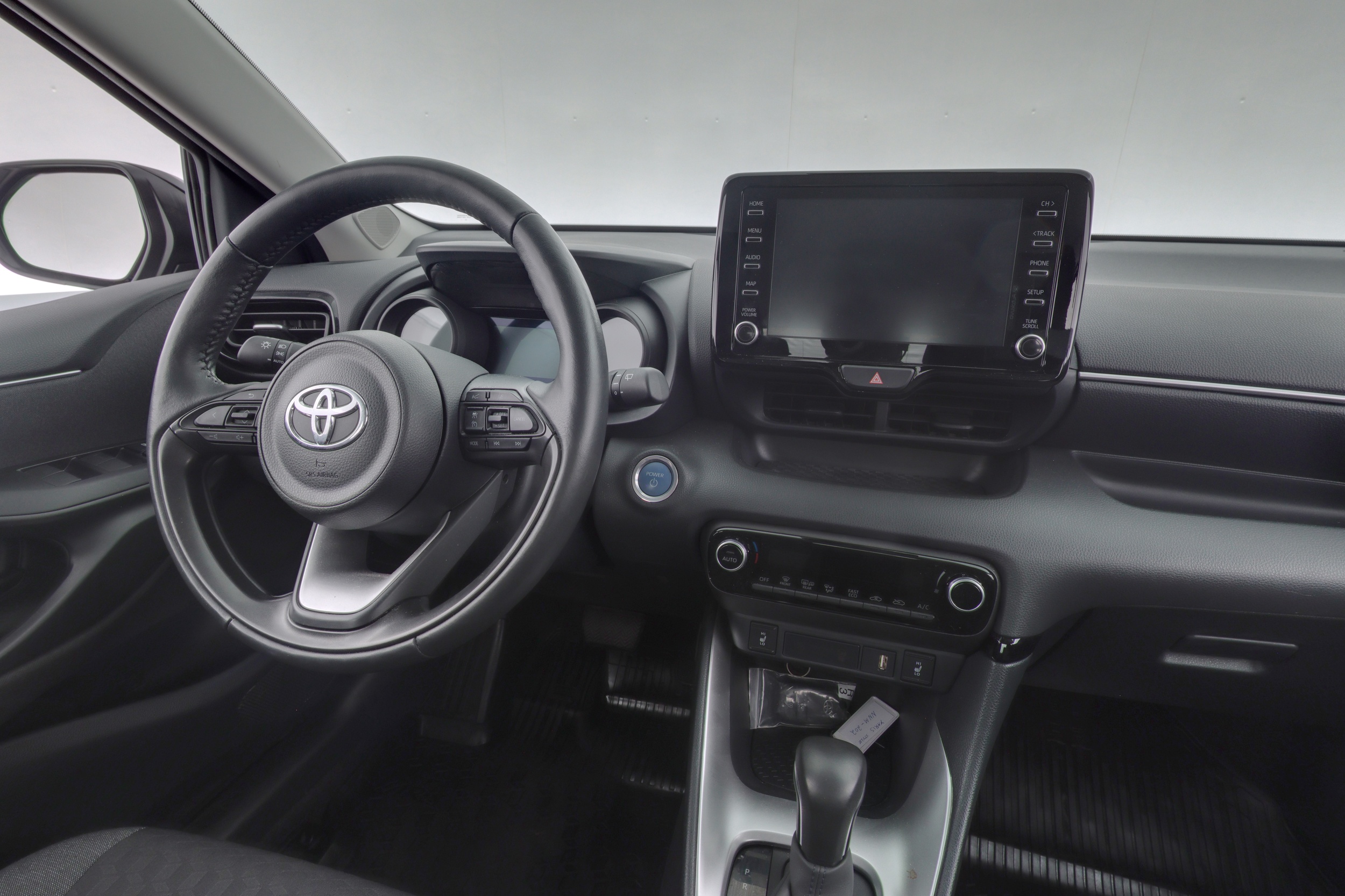 TOYOTA YARIS 2024