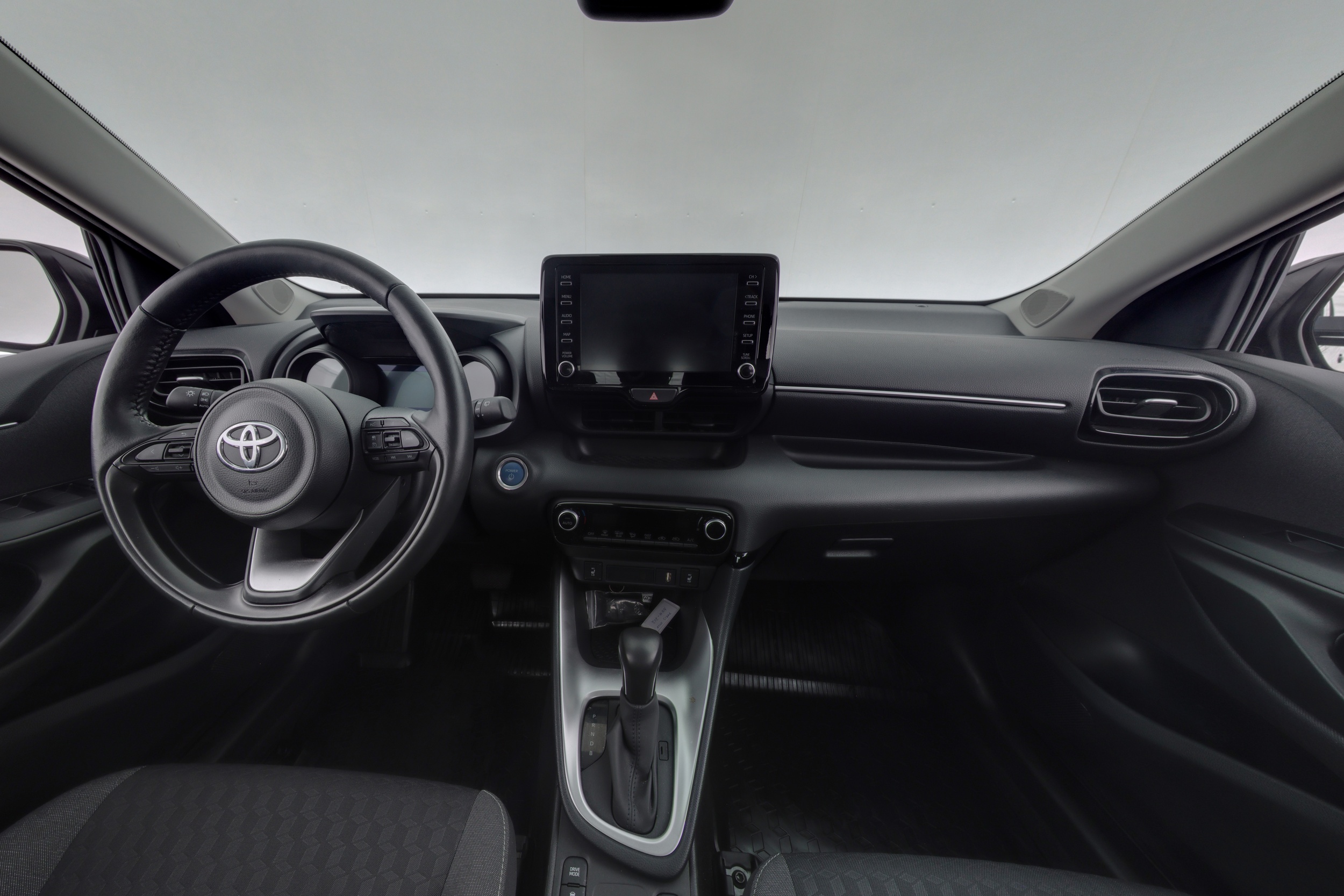 TOYOTA YARIS 2024