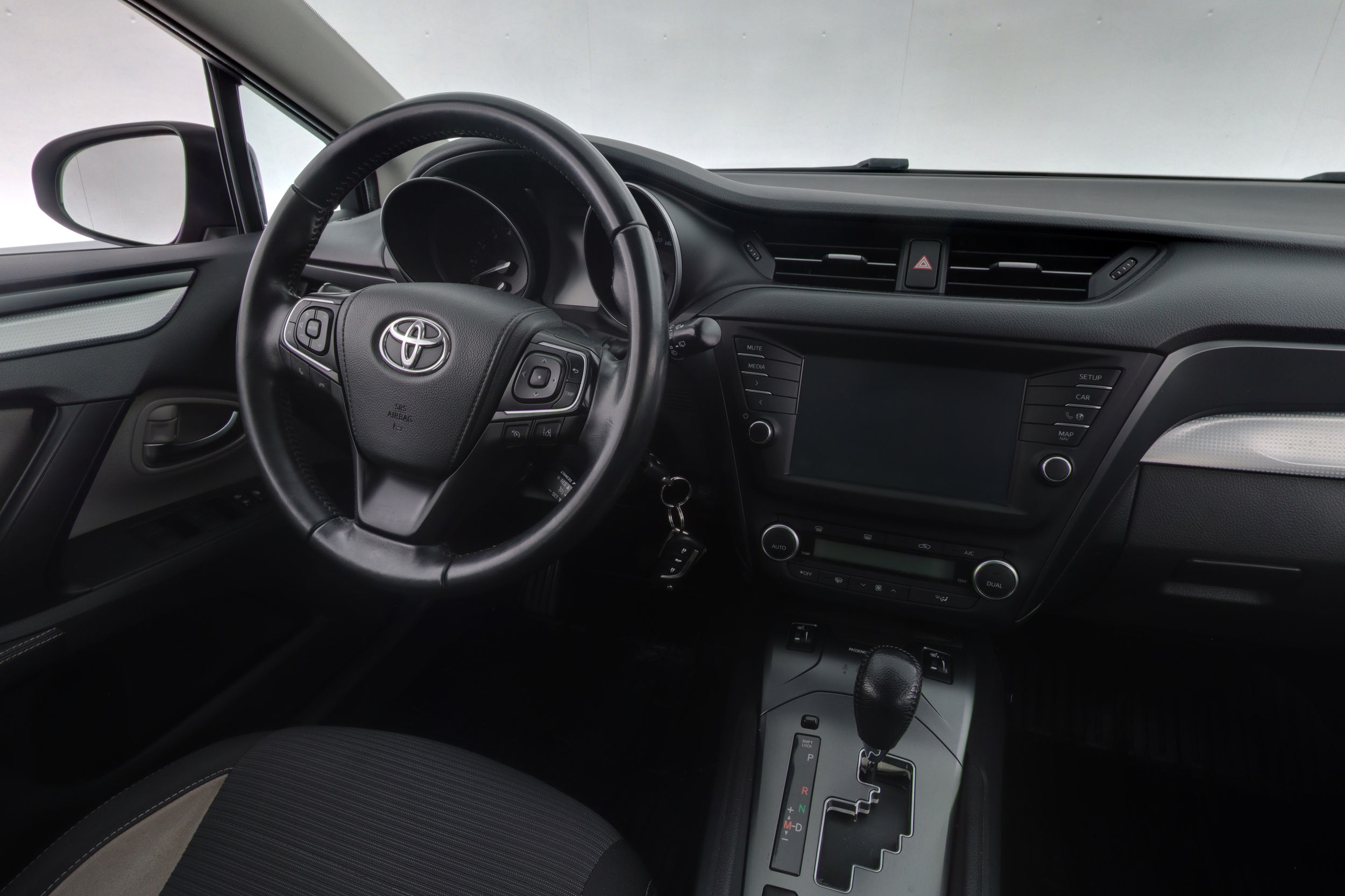 TOYOTA AVENSIS 2015