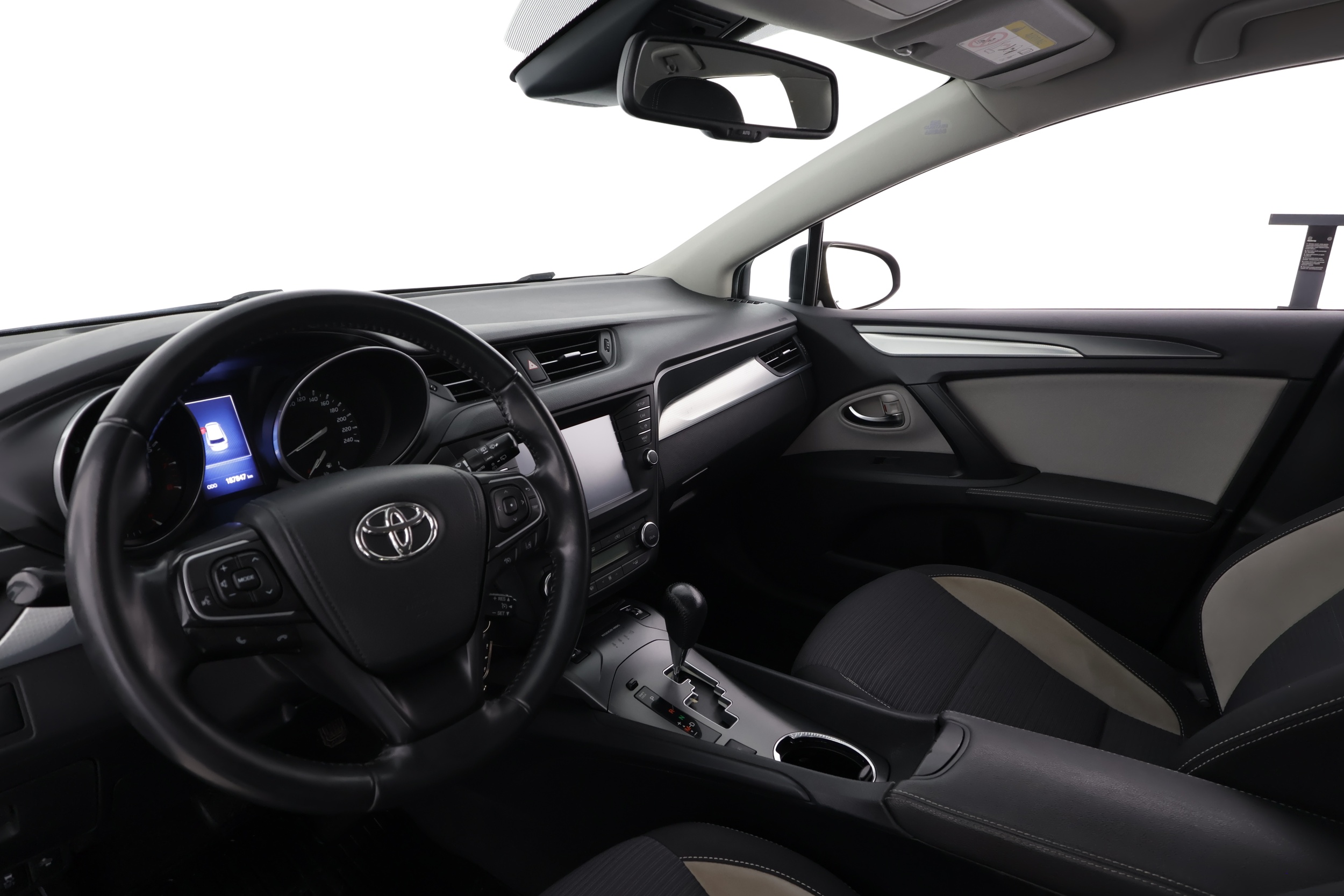 TOYOTA AVENSIS 2015