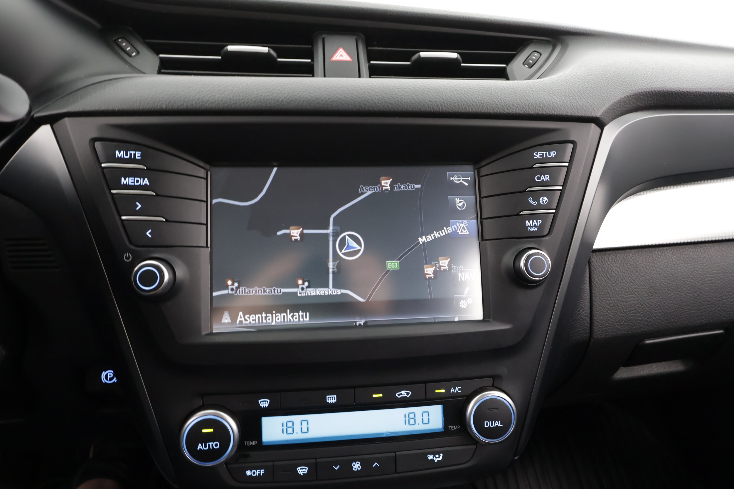 TOYOTA AVENSIS 2015