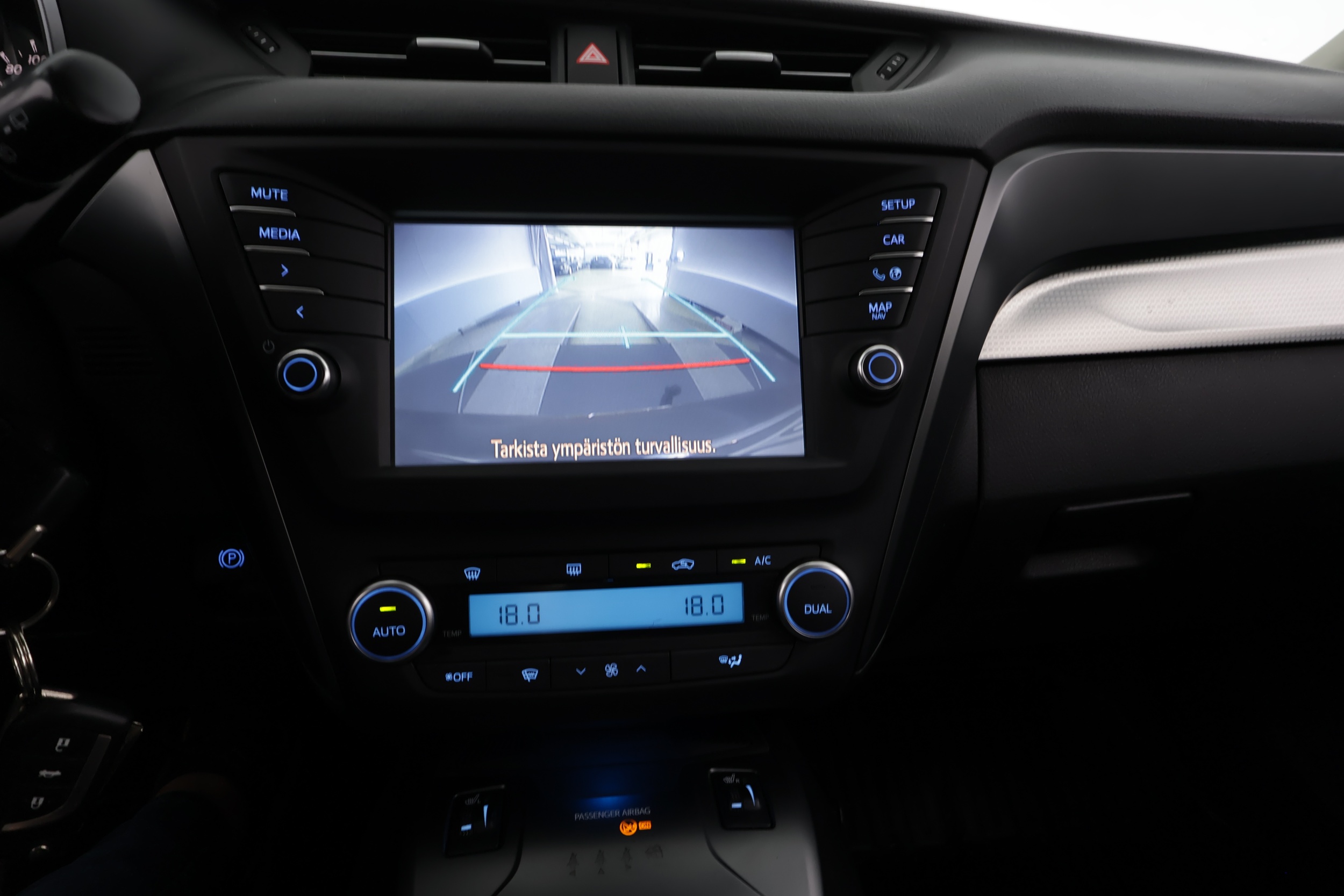 TOYOTA AVENSIS 2015