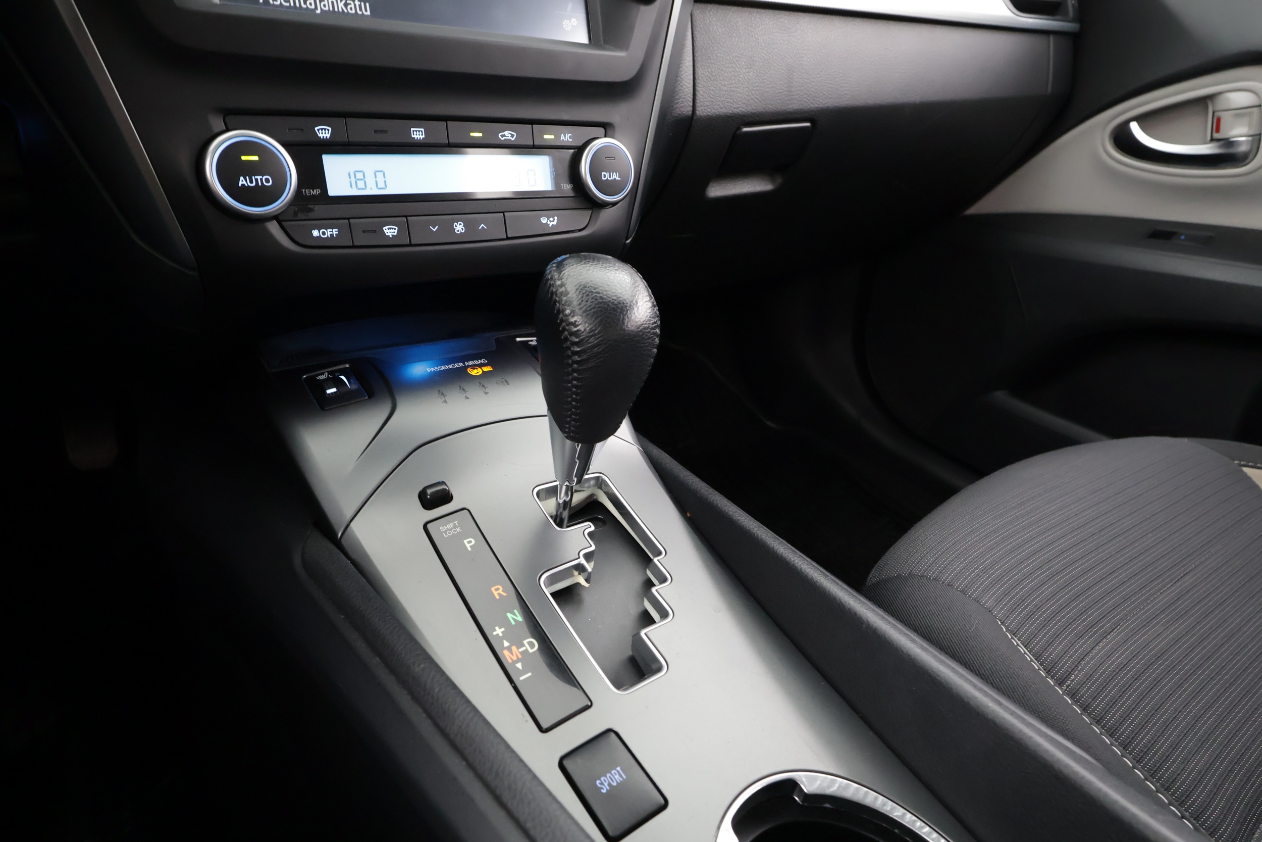 TOYOTA AVENSIS 2015