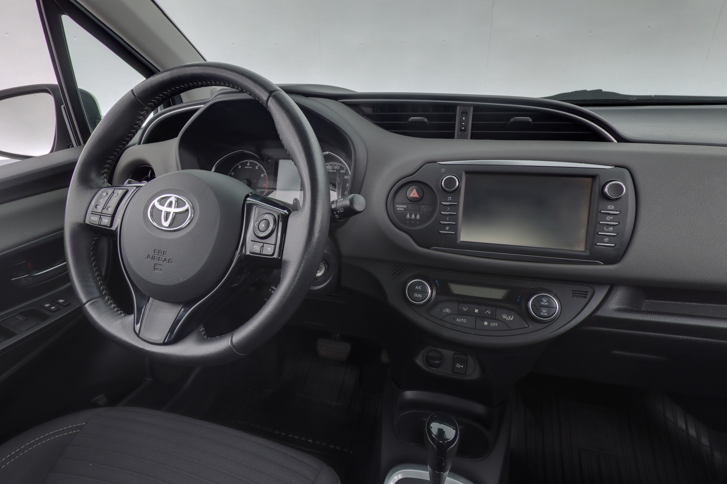 TOYOTA YARIS 2017