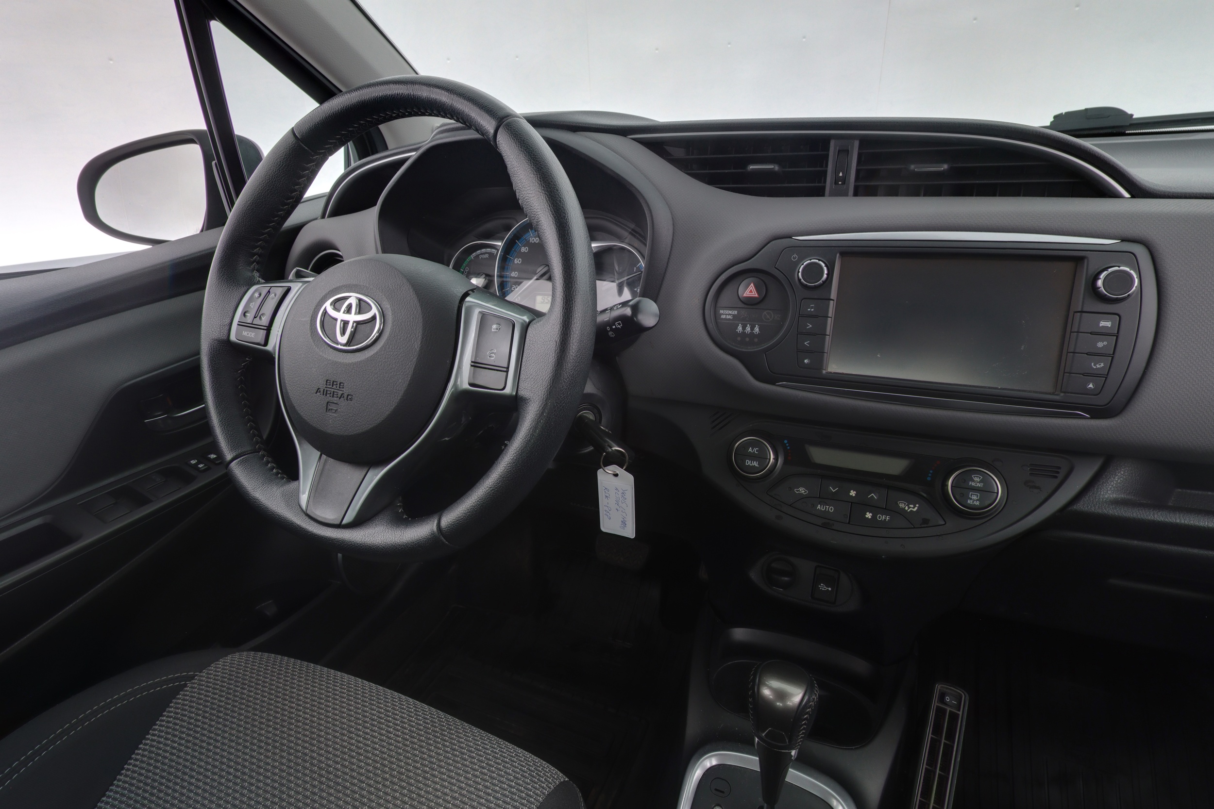 TOYOTA YARIS 2016