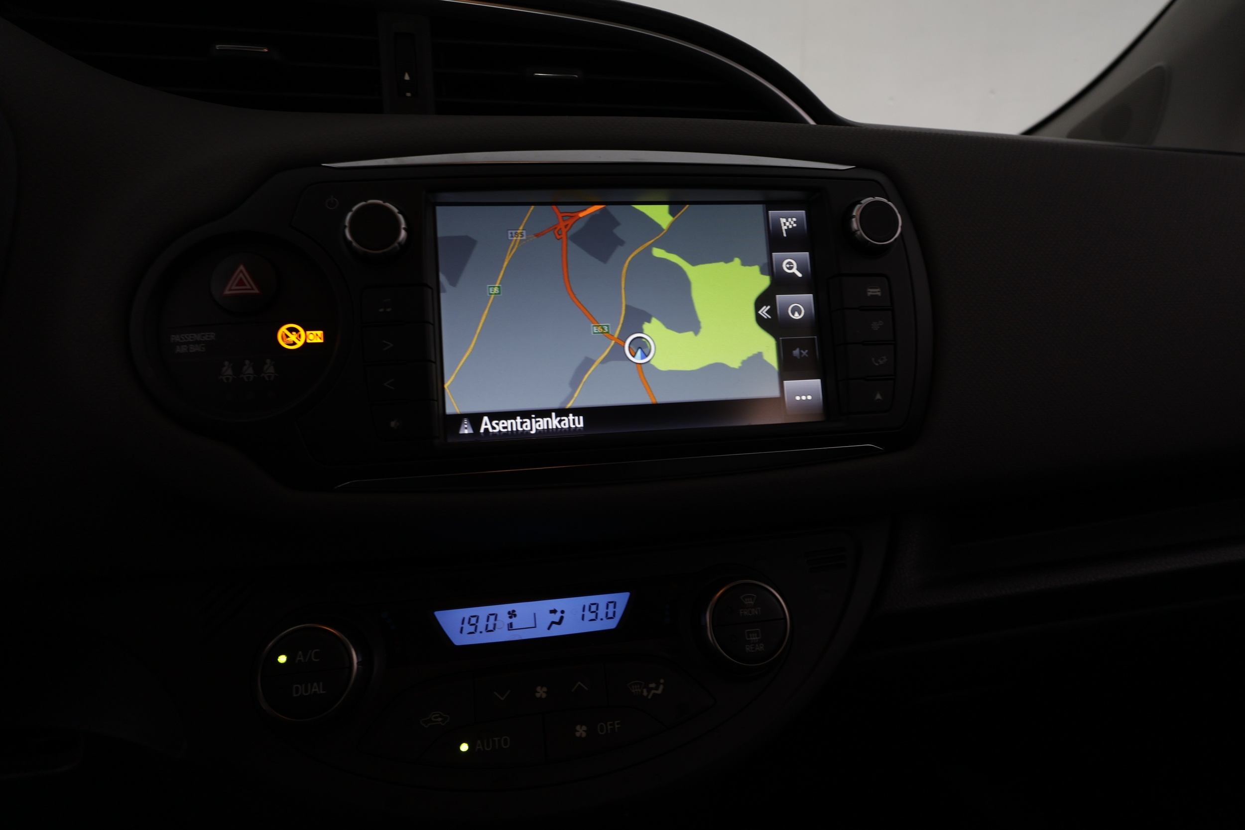 TOYOTA YARIS 2016