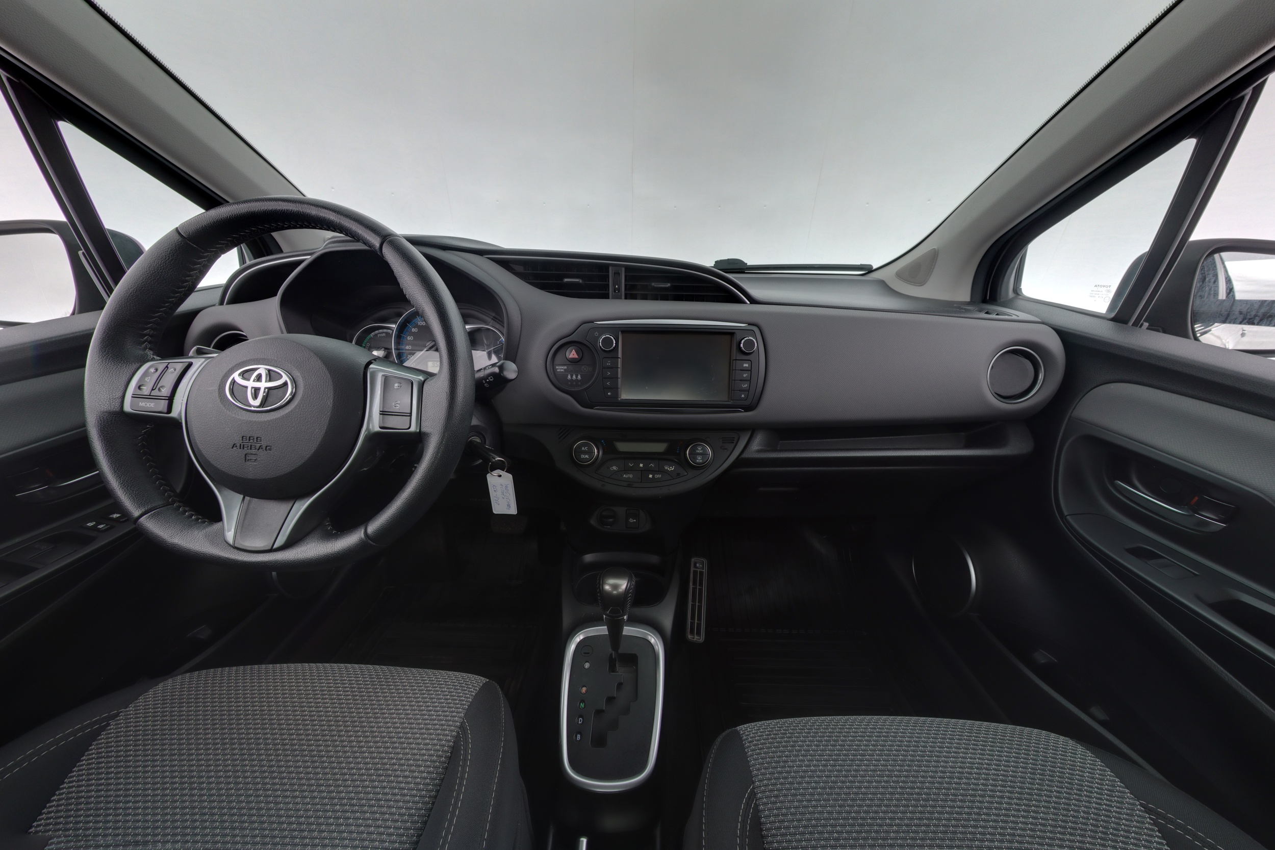 TOYOTA YARIS 2016