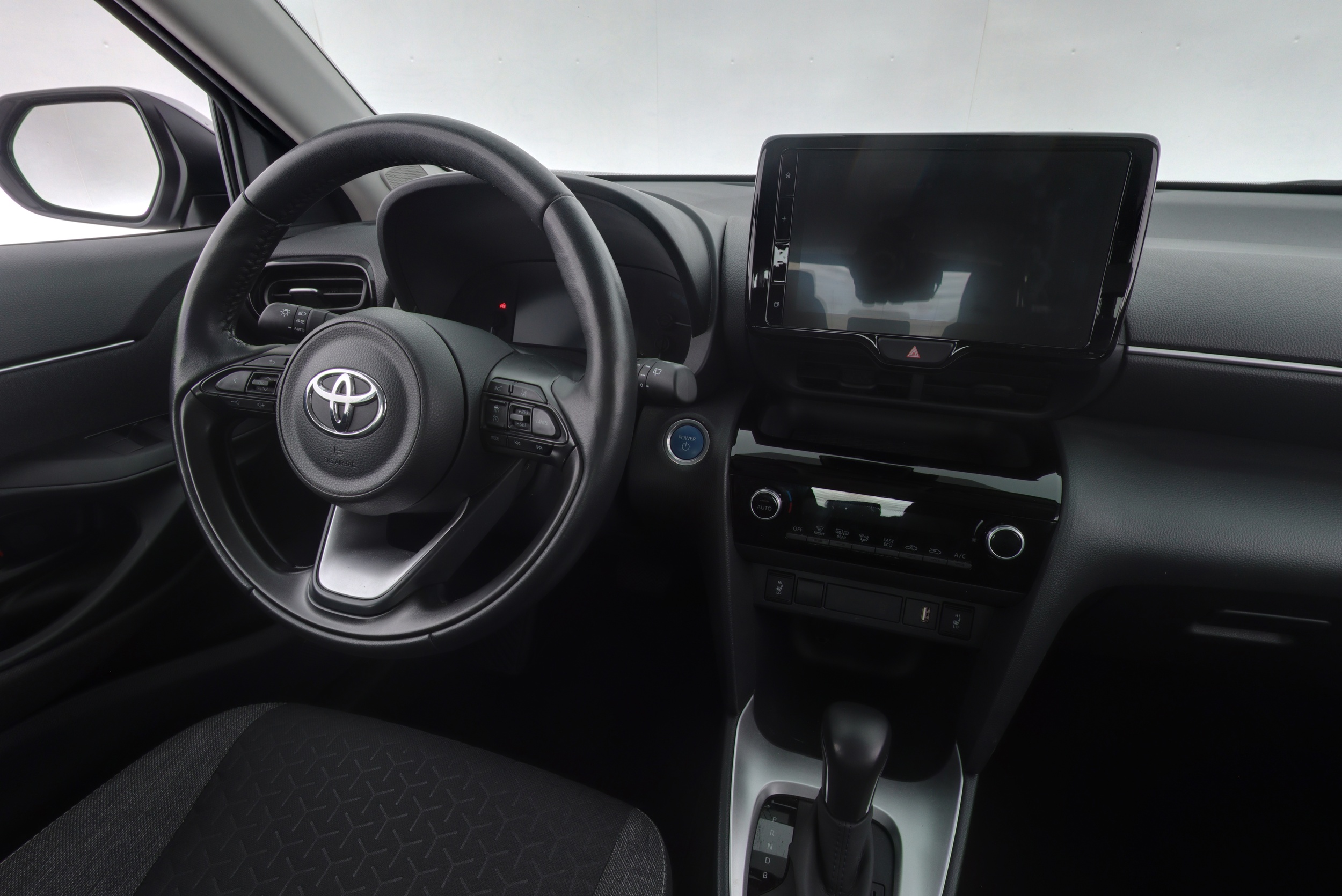 TOYOTA Yaris Cross 2024