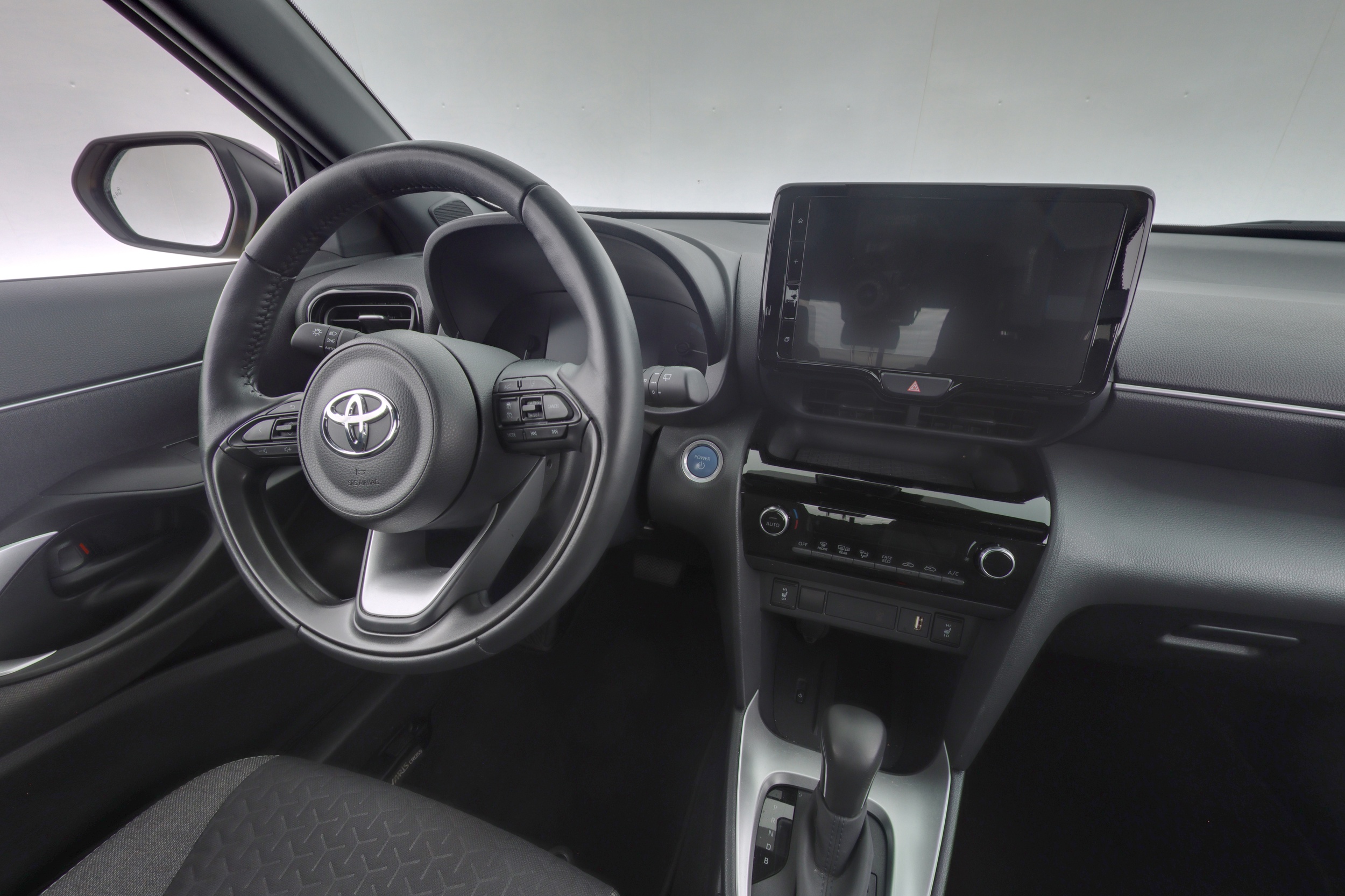TOYOTA Yaris Cross 2024