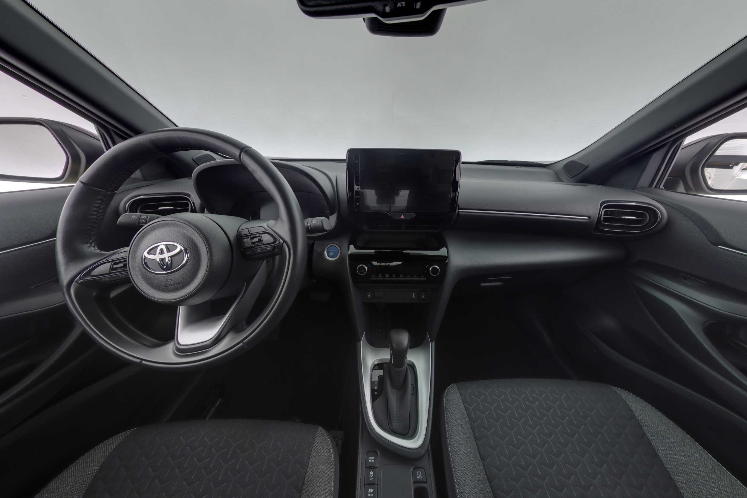 TOYOTA Yaris Cross 2024