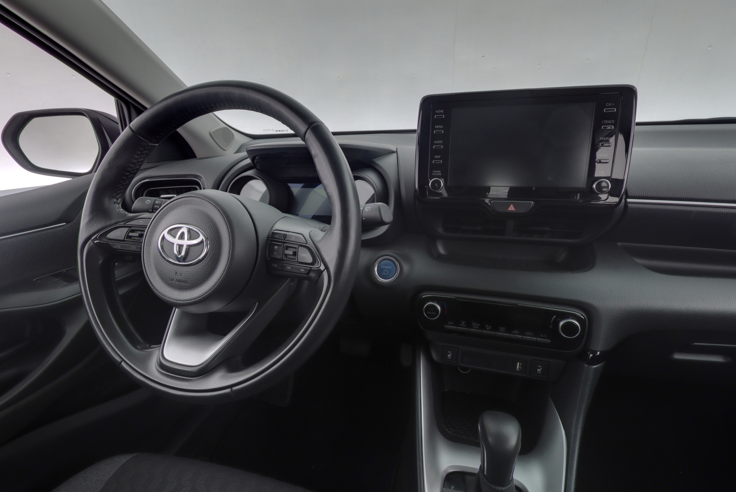 TOYOTA YARIS 2024