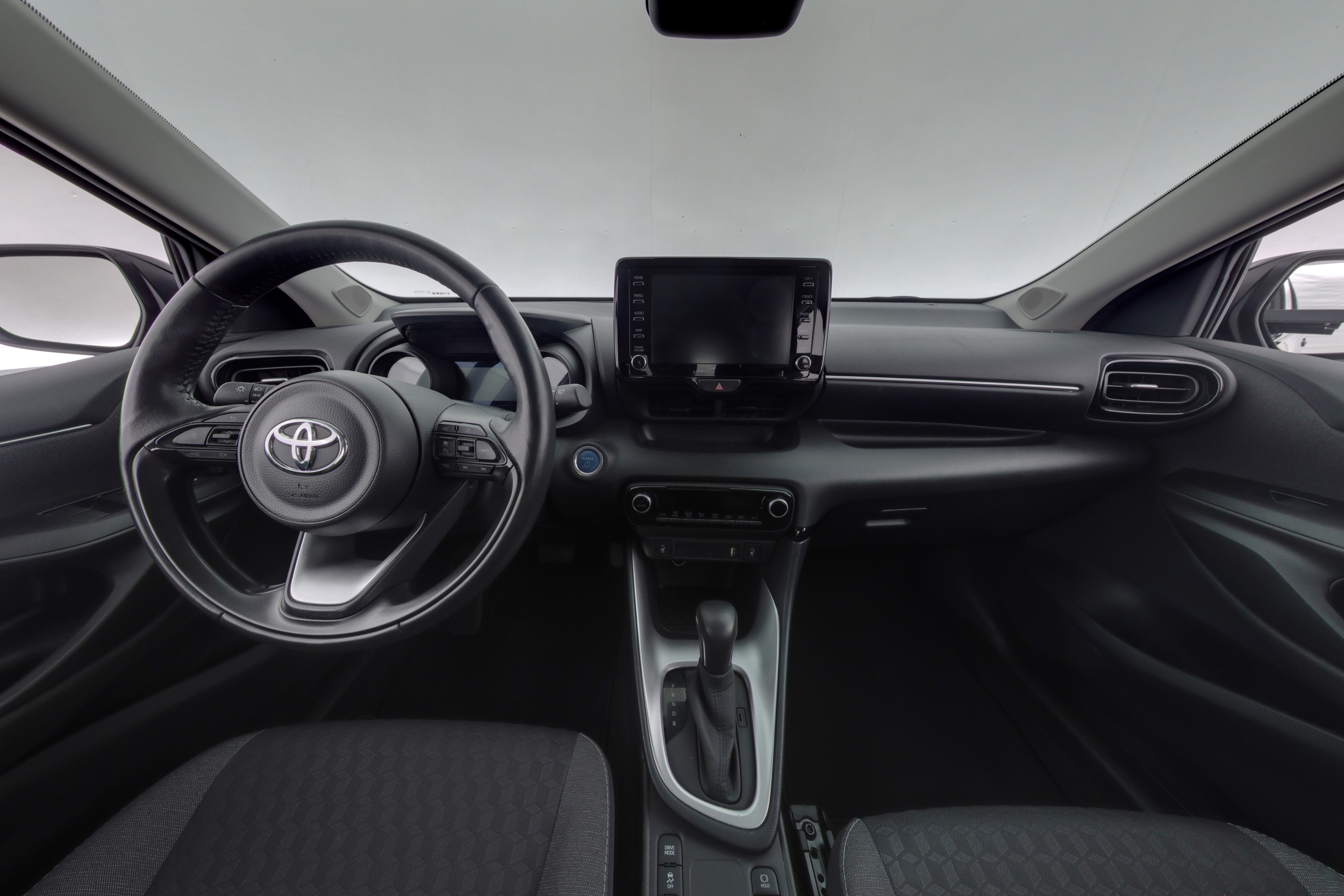 TOYOTA YARIS 2024