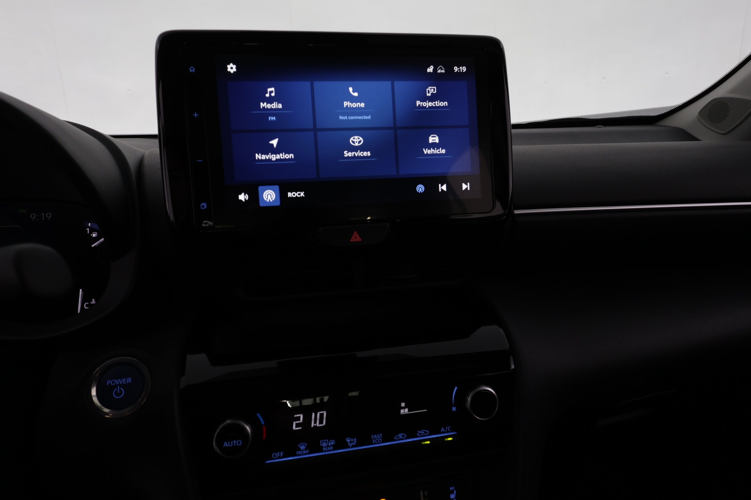 TOYOTA Yaris Cross 2024