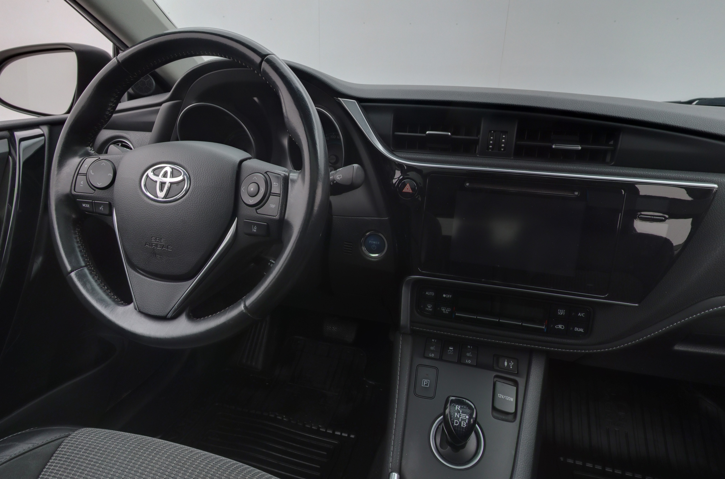 TOYOTA AURIS 2018