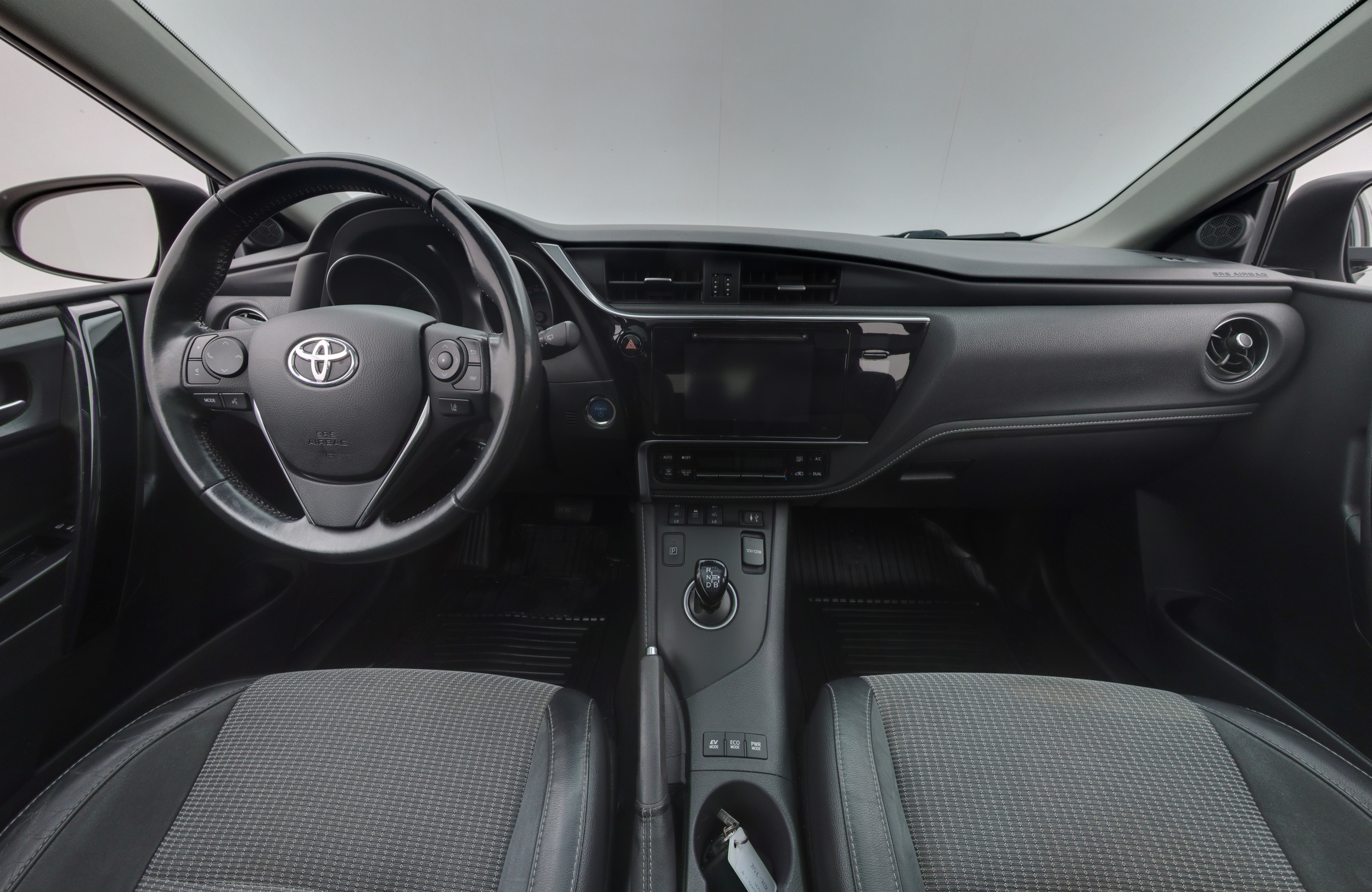 TOYOTA AURIS 2018