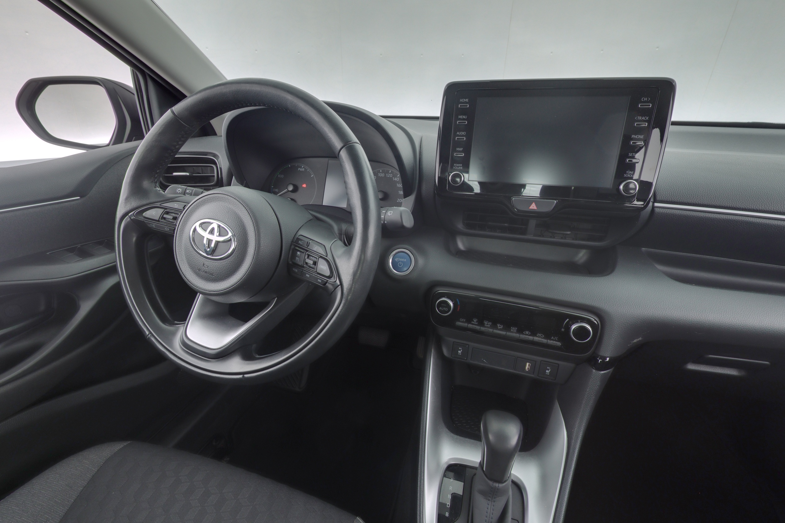 TOYOTA YARIS 2024