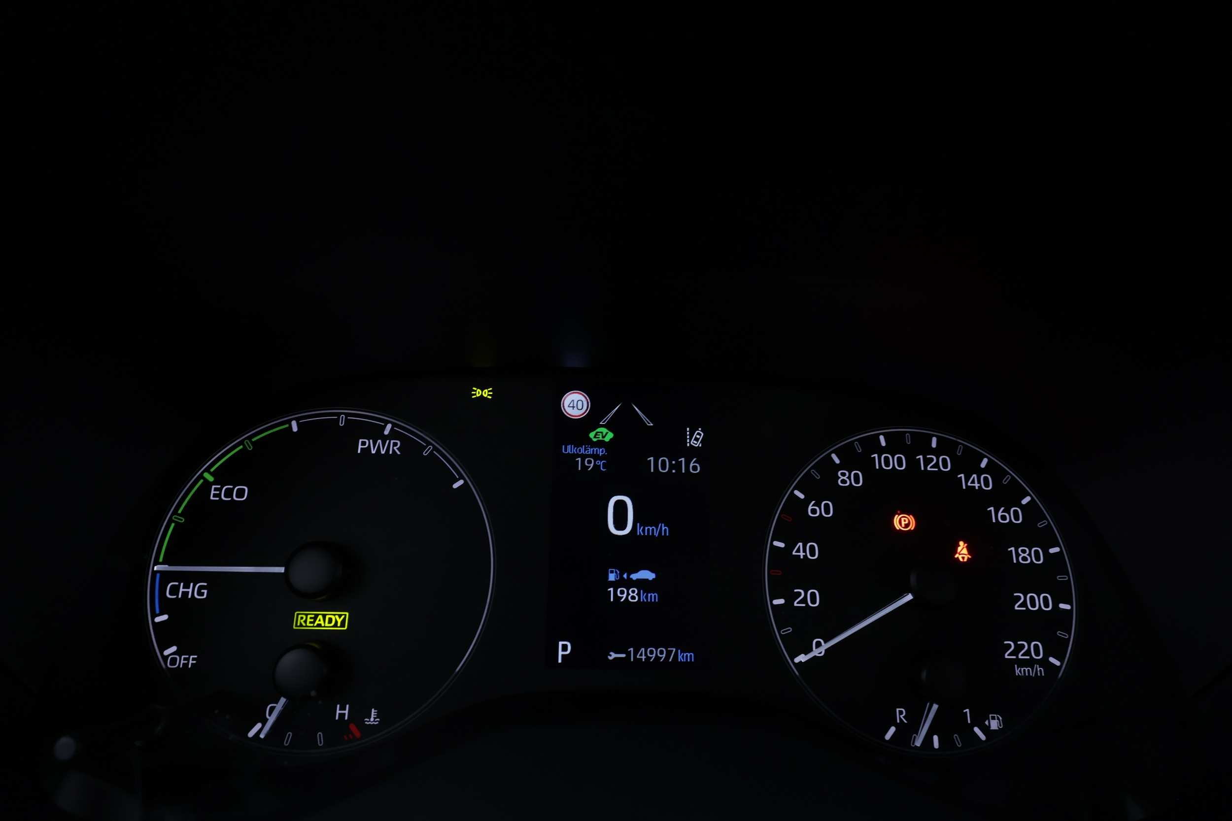 TOYOTA YARIS 2024