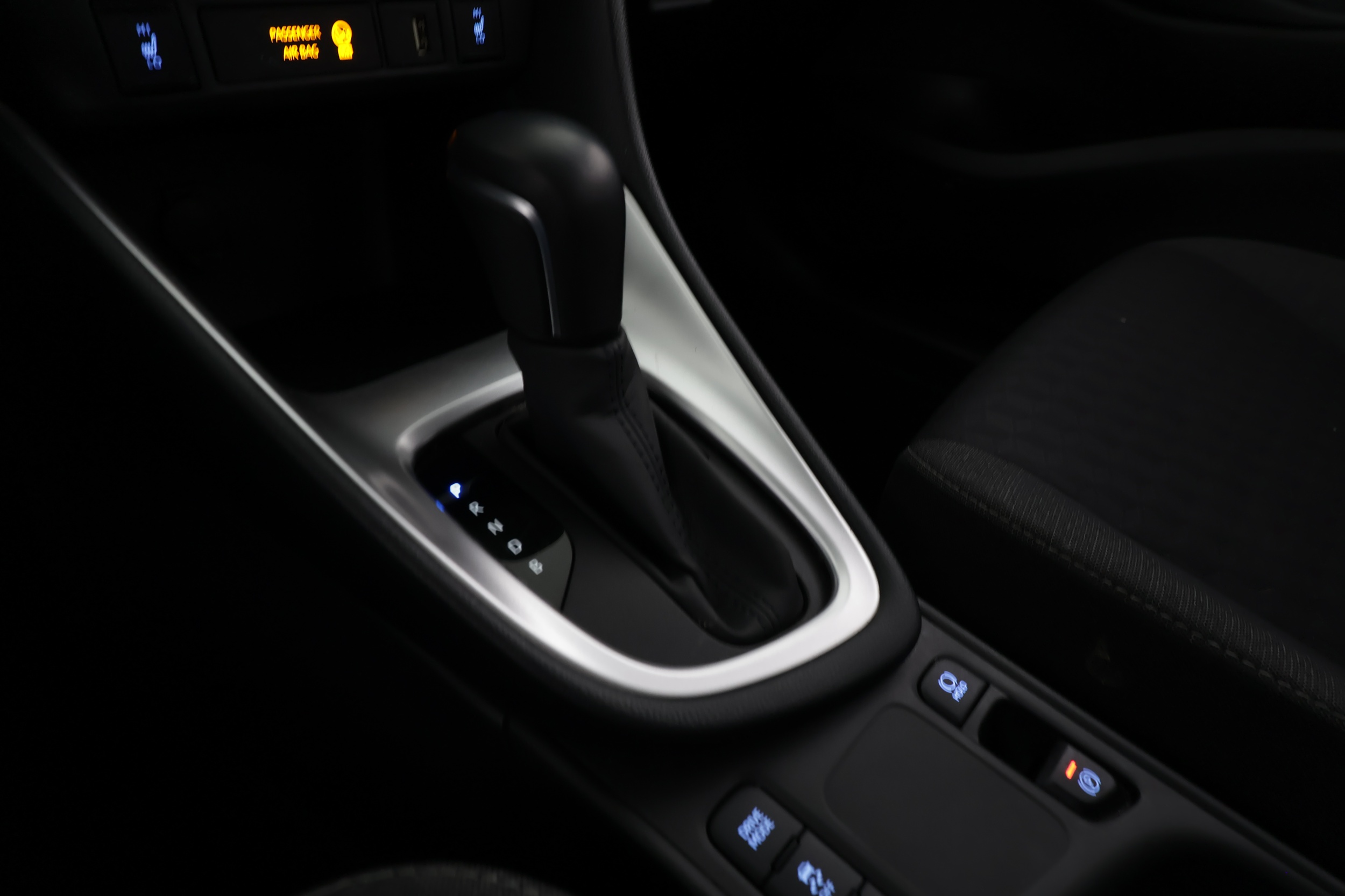 TOYOTA YARIS 2024